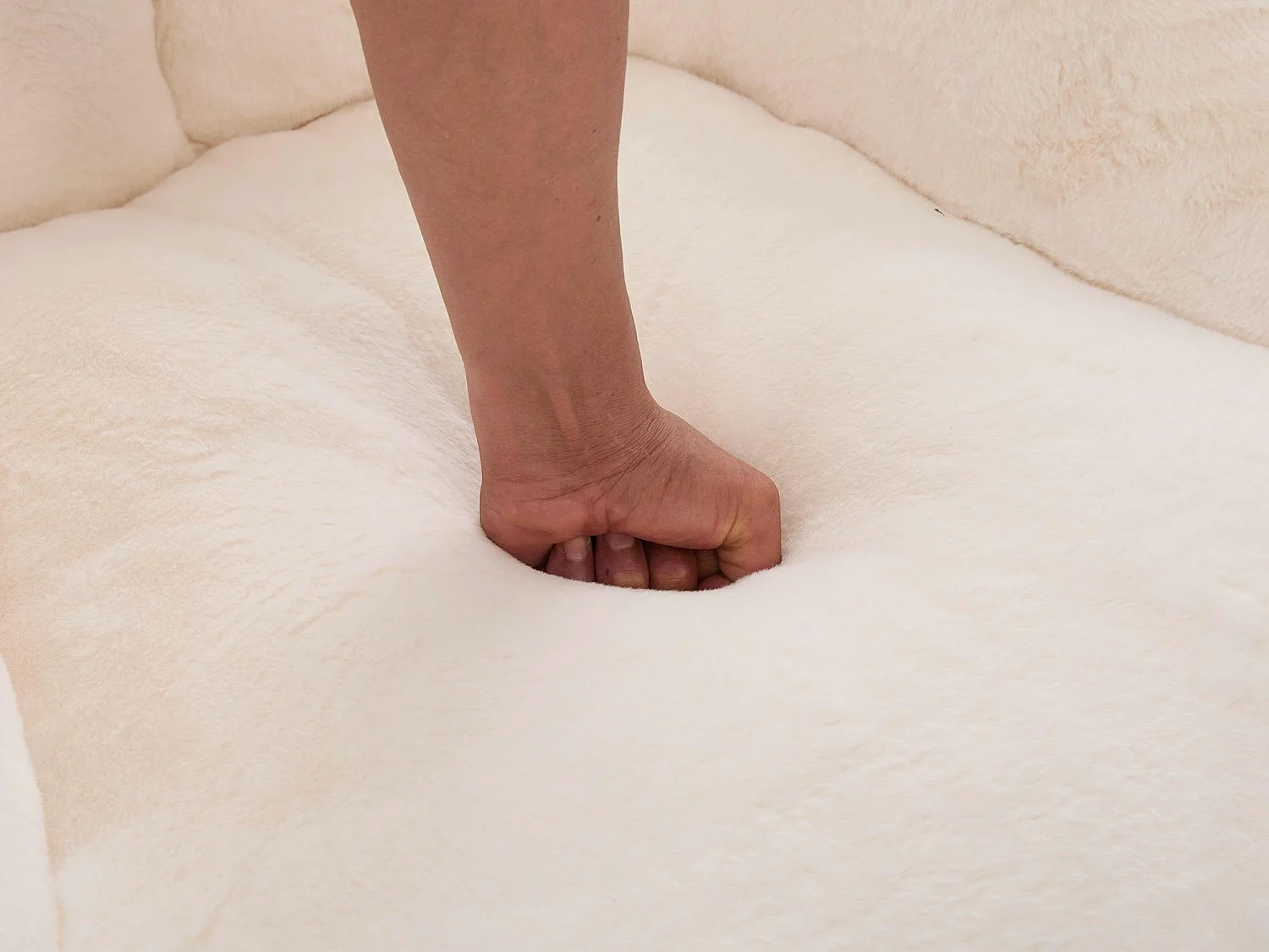 Fauteuil Poire en Velours - Dossier en Pétales - Confort Mémoire Douillet - Dimensions Généreuses (100x90cm) - Beige - Pour Salon ou Chambre