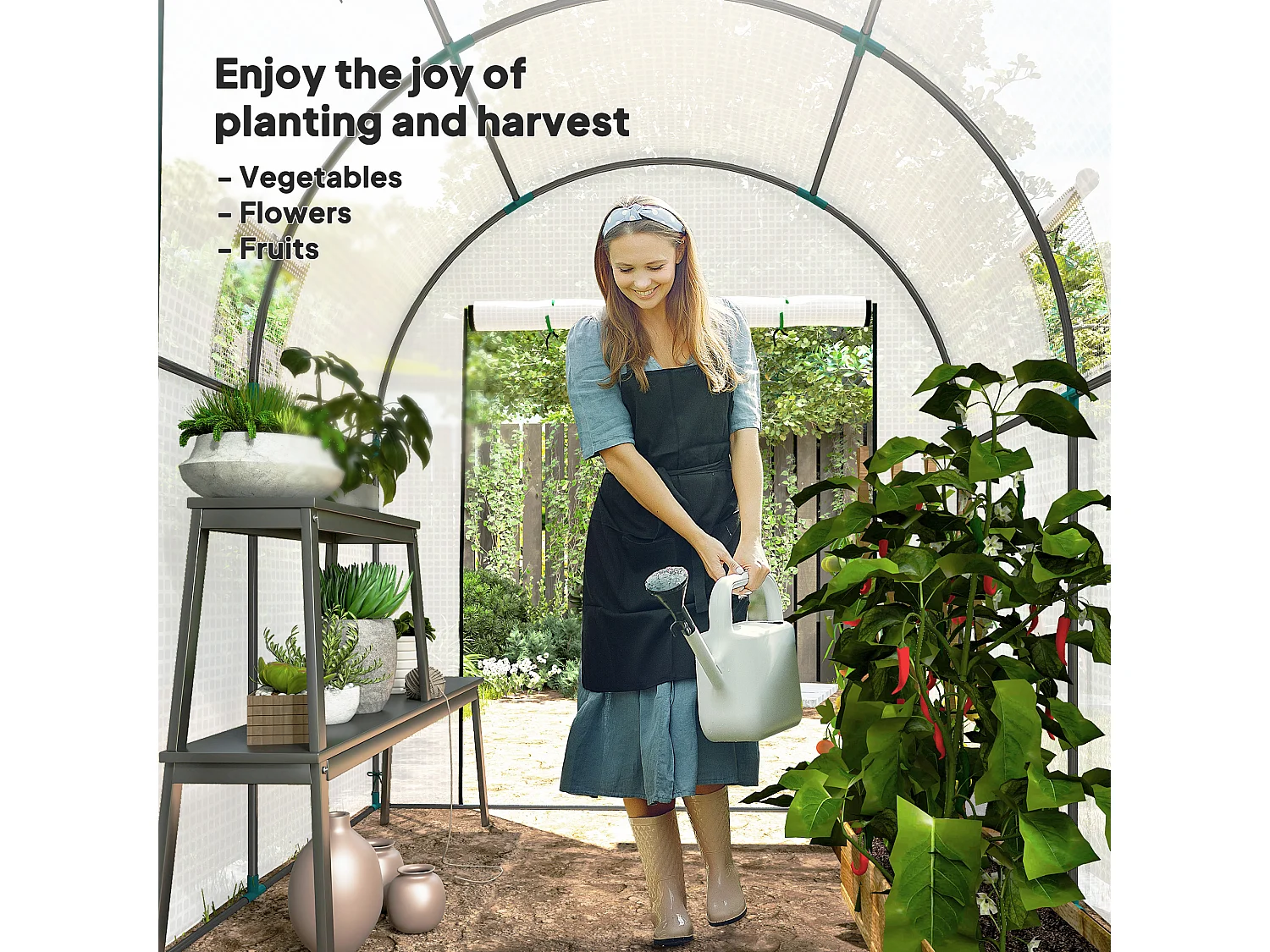 Serra a tunnel per orto con copertura bianca in PE e acciaio