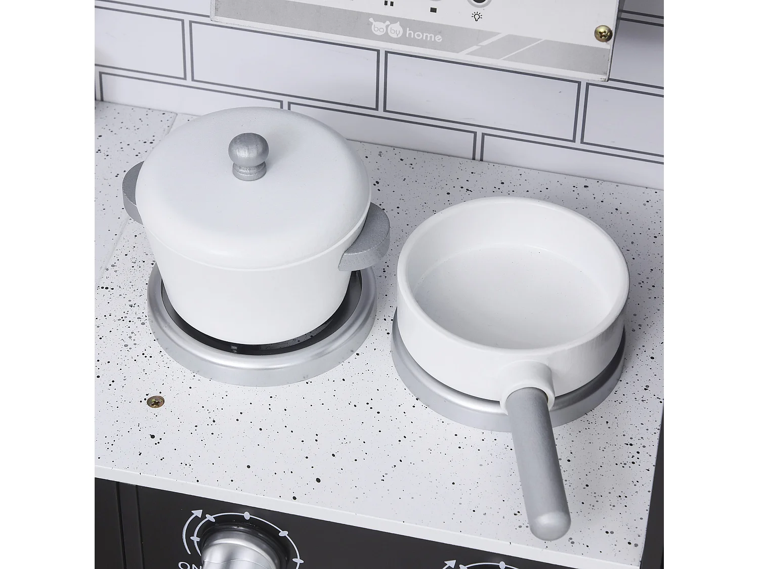 Cucina giocattolo in legno con microonde lavandino frigorifero