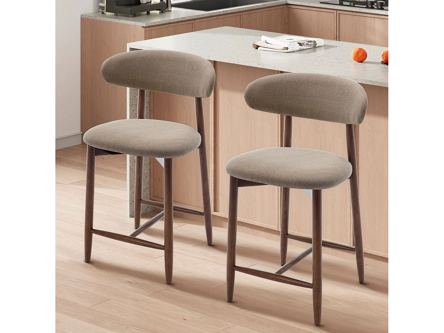 Lot de 2 chaises de bar – Tabourets modernes avec dossier haut, assise confortable en tissu, pour comptoir, îlot de cuisine -structure en bois-Marron
