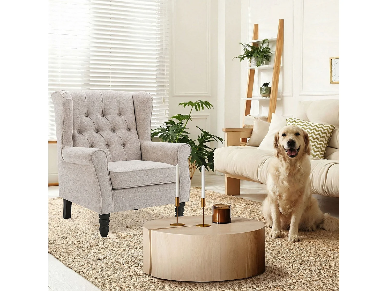 Fauteuil beige avec accoudoirs, fauteuil individuel en tissu, style rétro français, cadre en bois massif