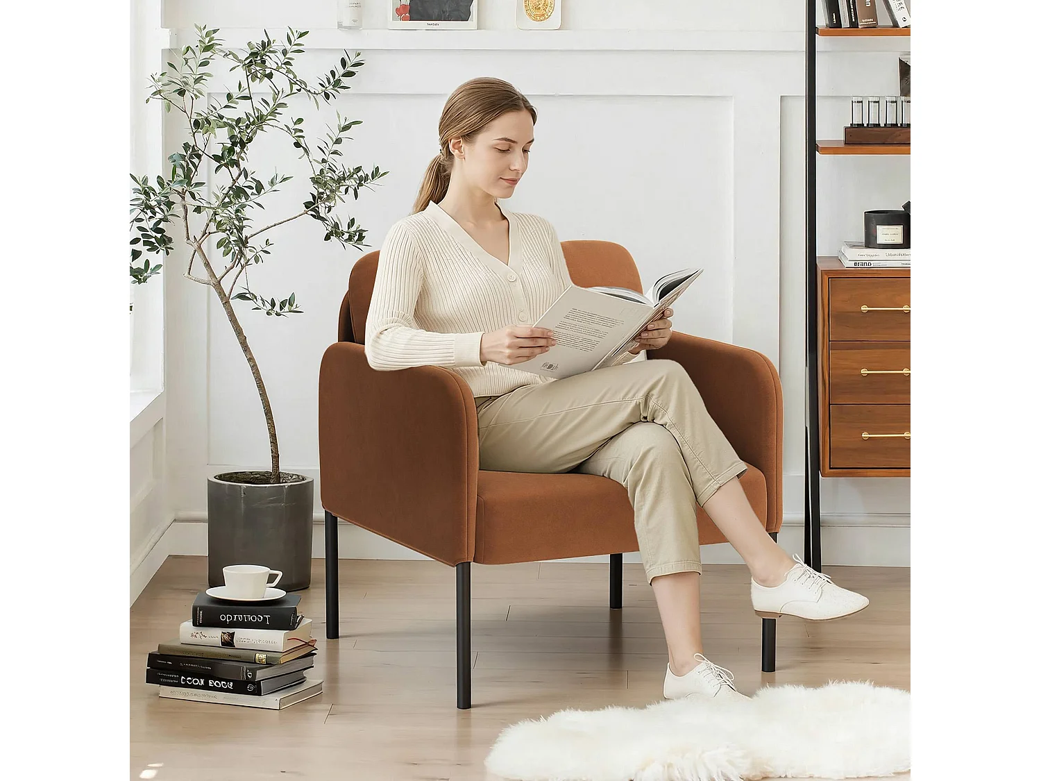 Fauteuil de salon haut dossier rembourré en velours orange, pieds en métal, coussin extra large