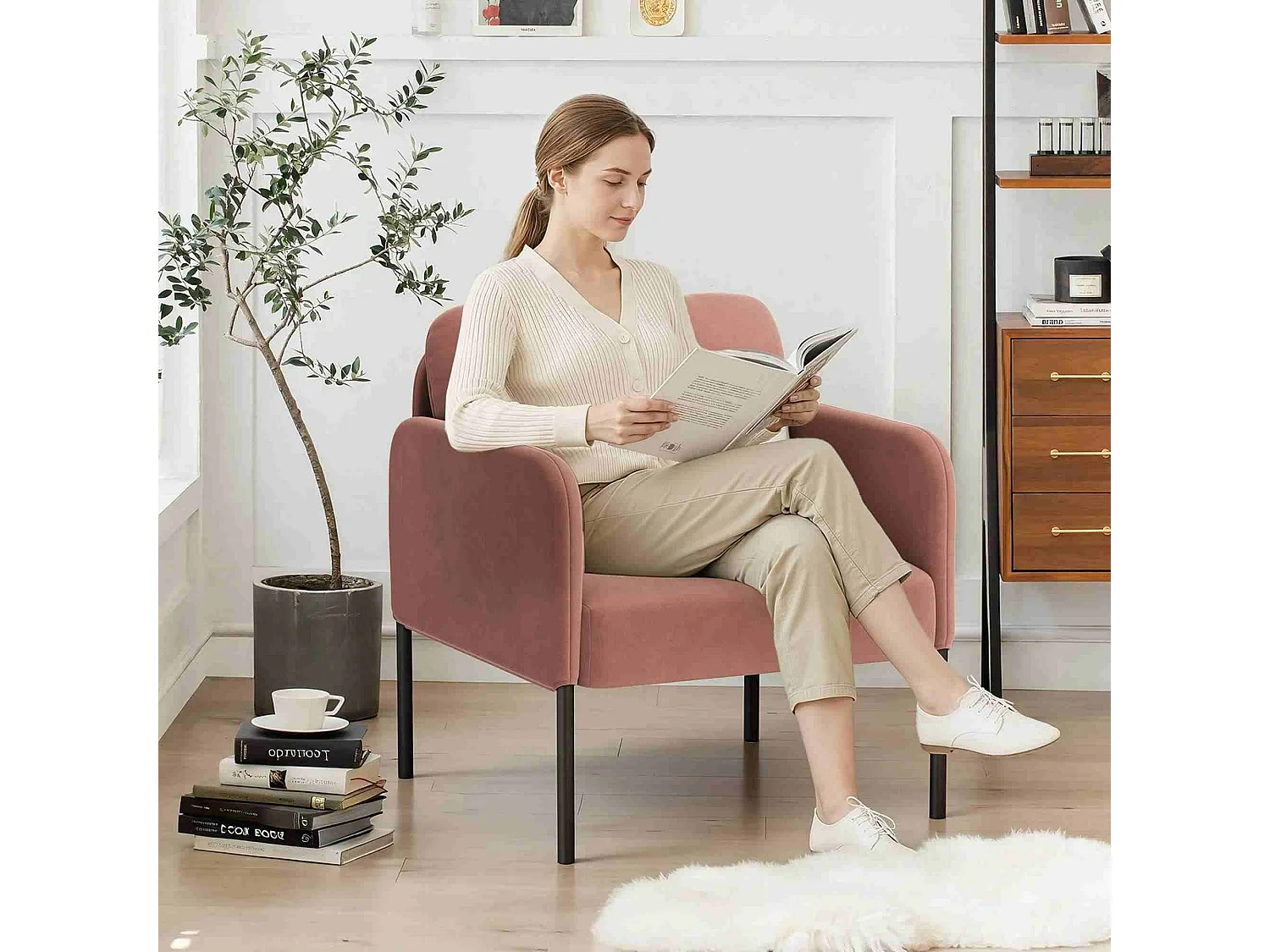 Fauteuil de salon haut dossier rembourré en velours rose, pieds en métal, coussin extra large