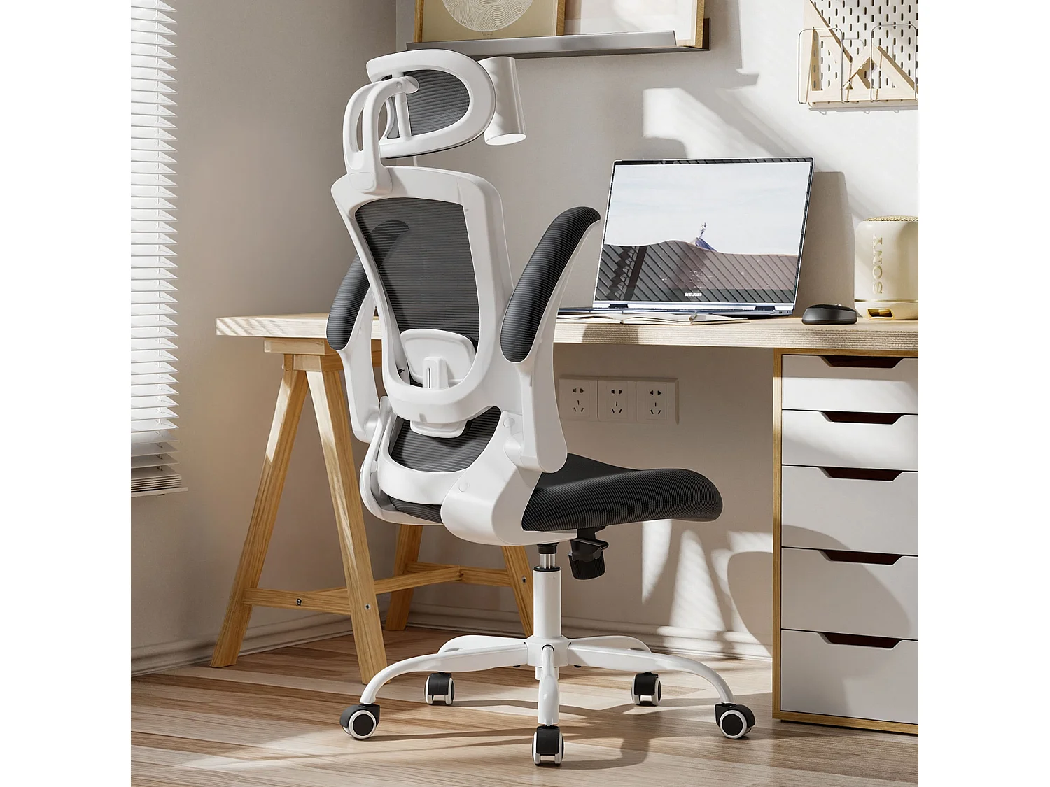 Chaises de bureau - Chaise de bureau ergonomique – Dossier haut en mesh, soutien lombaire et appuie-tête réglables, accoudoirs relevables – gris