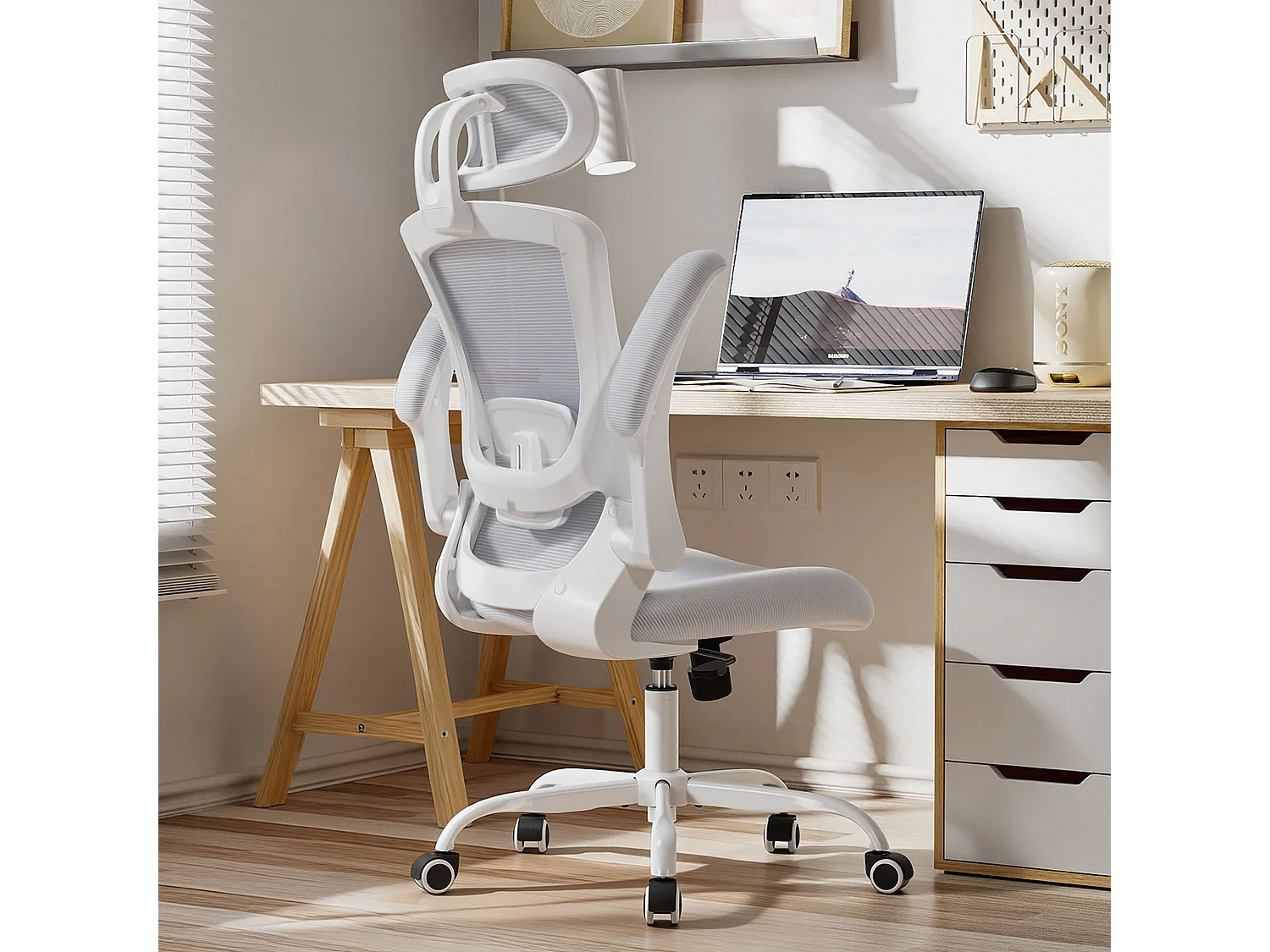 Chaises de bureau - Chaise de bureau ergonomique – Dossier haut en mesh, soutien lombaire et appuie-tête réglables, accoudoirs relevables – blanc