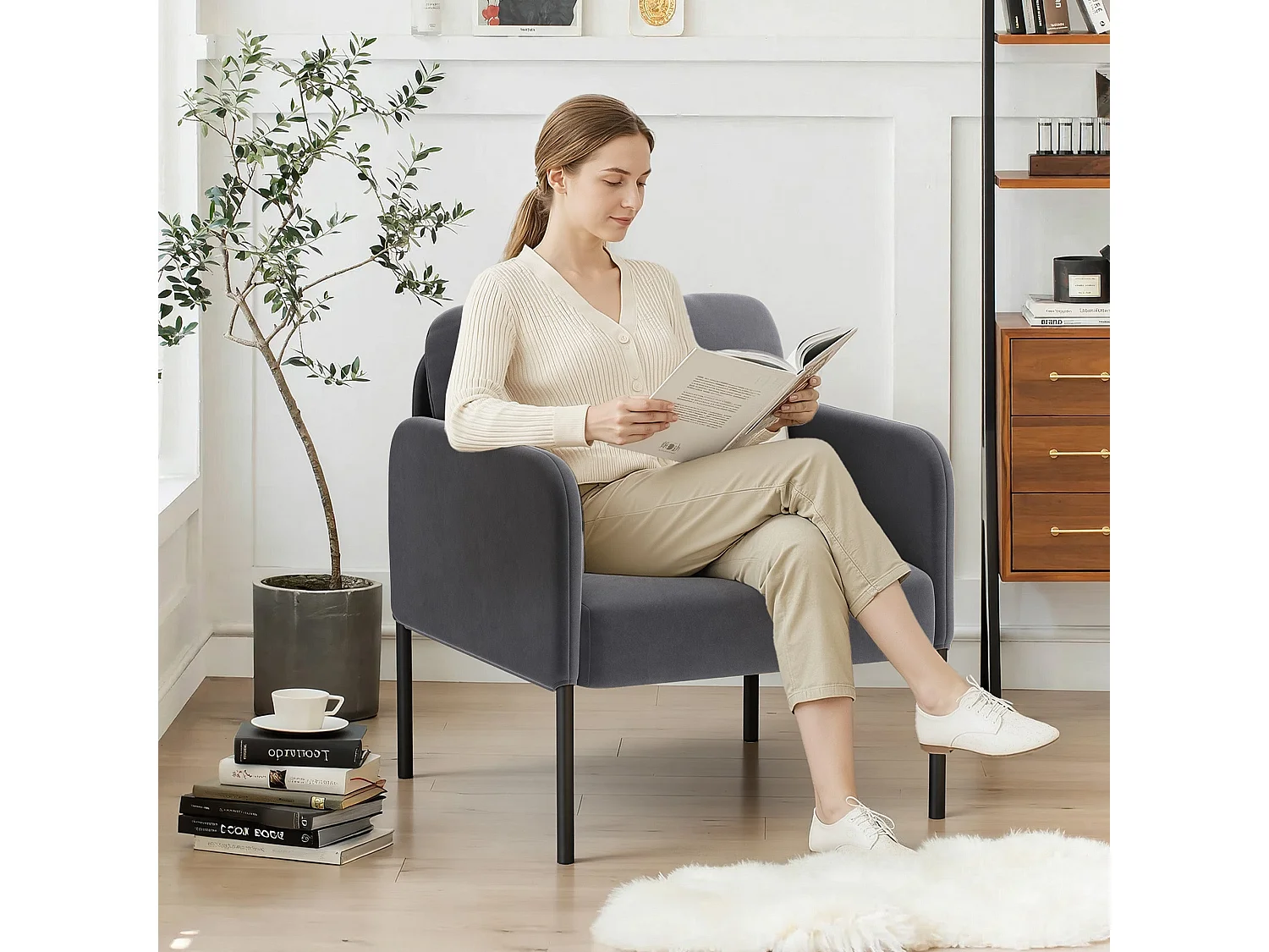 Fauteuil de salon haut dossier rembourré en velours gris, pieds en métal, coussin extra large