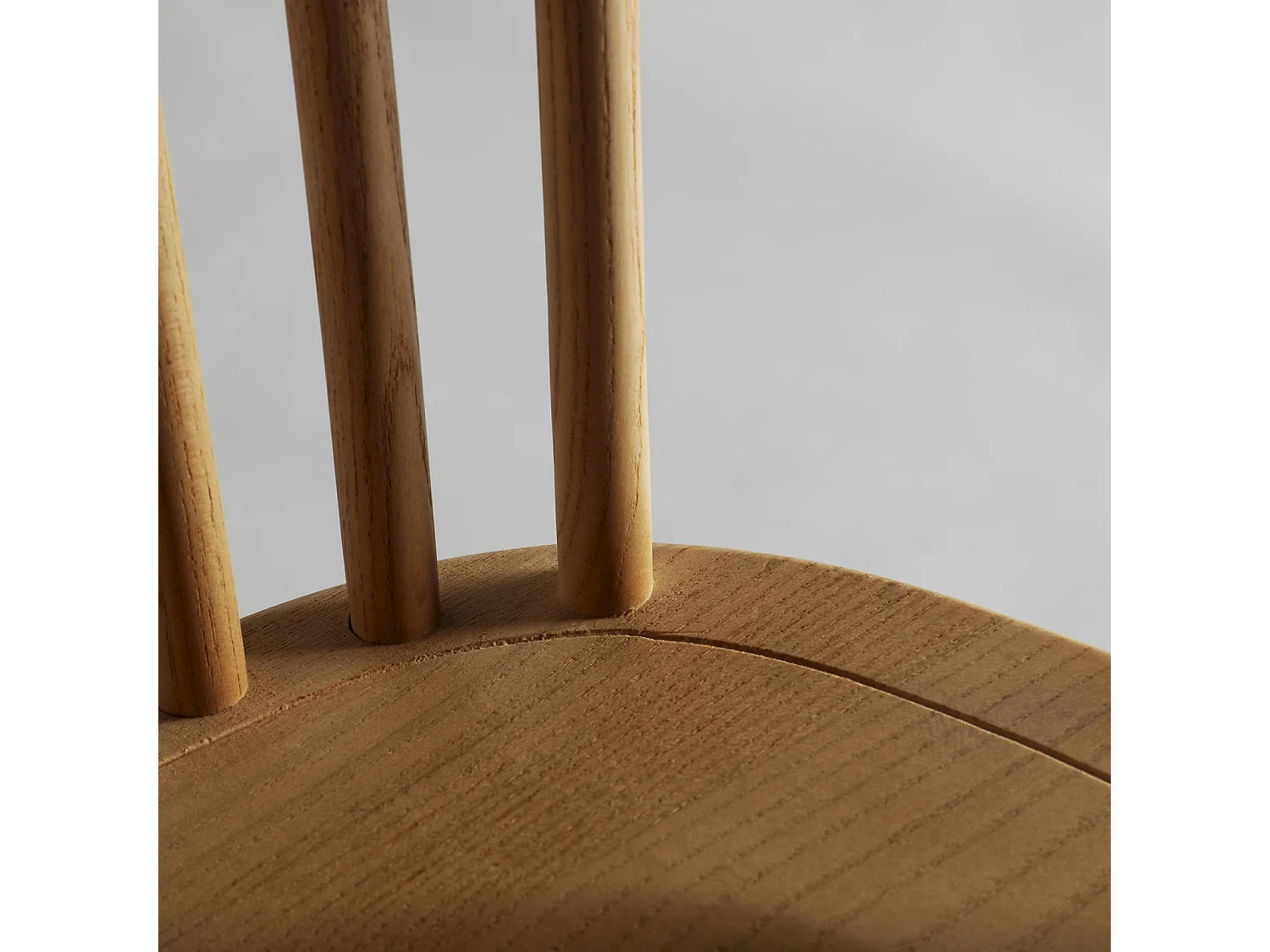 Chaise Eide classique en bois d'orme naturel