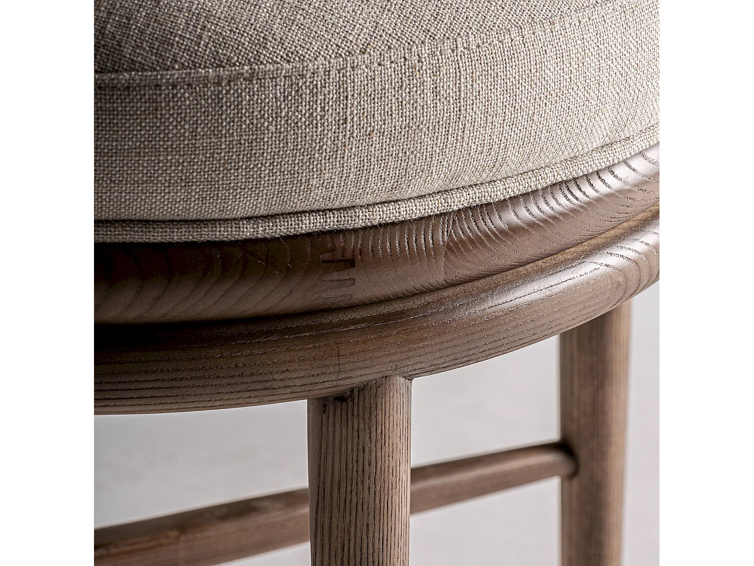 Chaise Vaire en bois de chêne style colonial