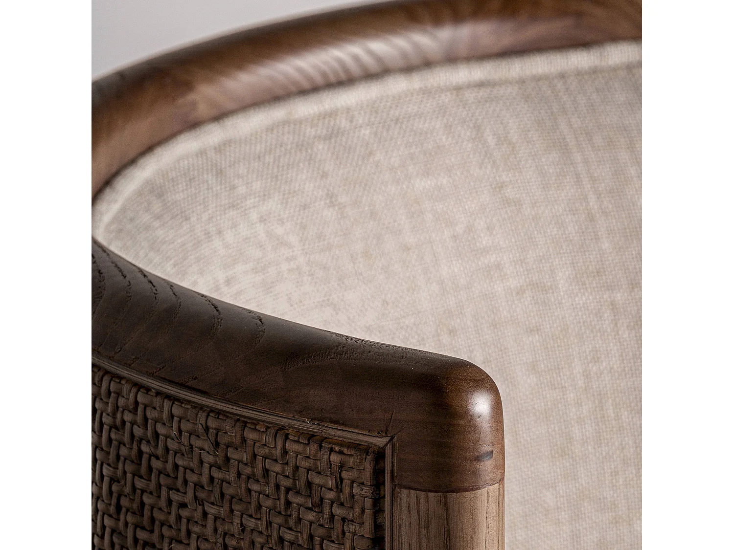 Chaise Vaire en bois de chêne style colonial