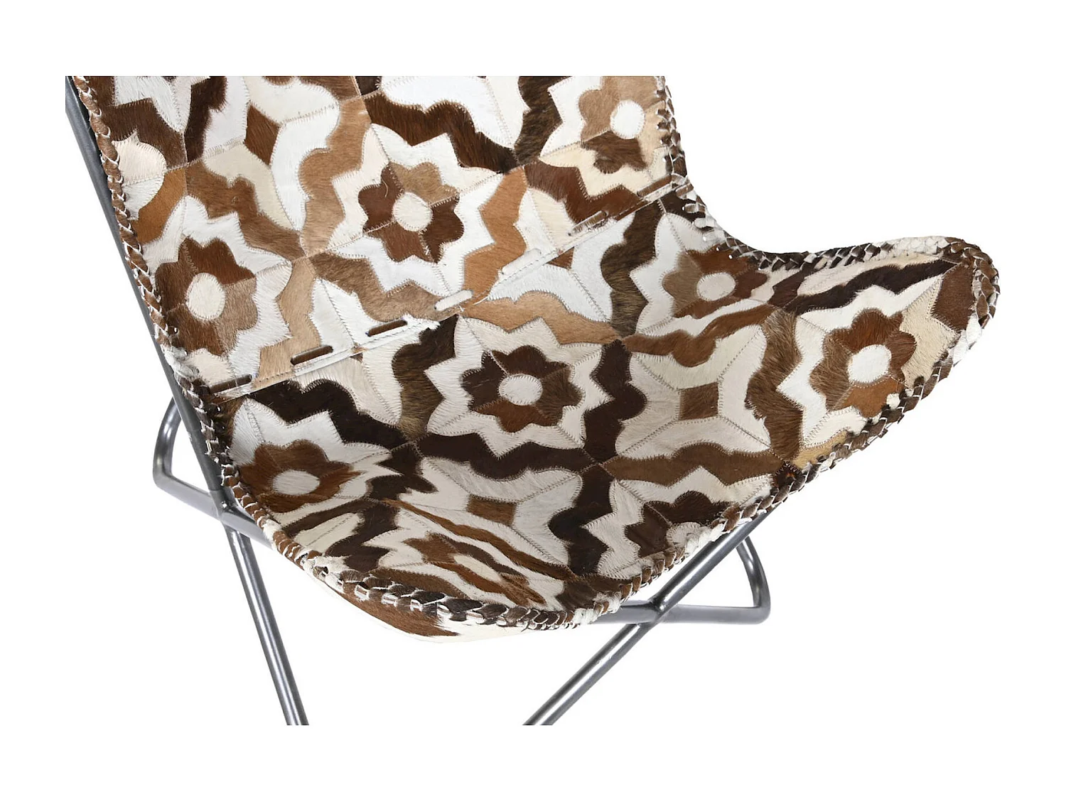 Chaise papillon cuir épuré pour un salon chic et tendance