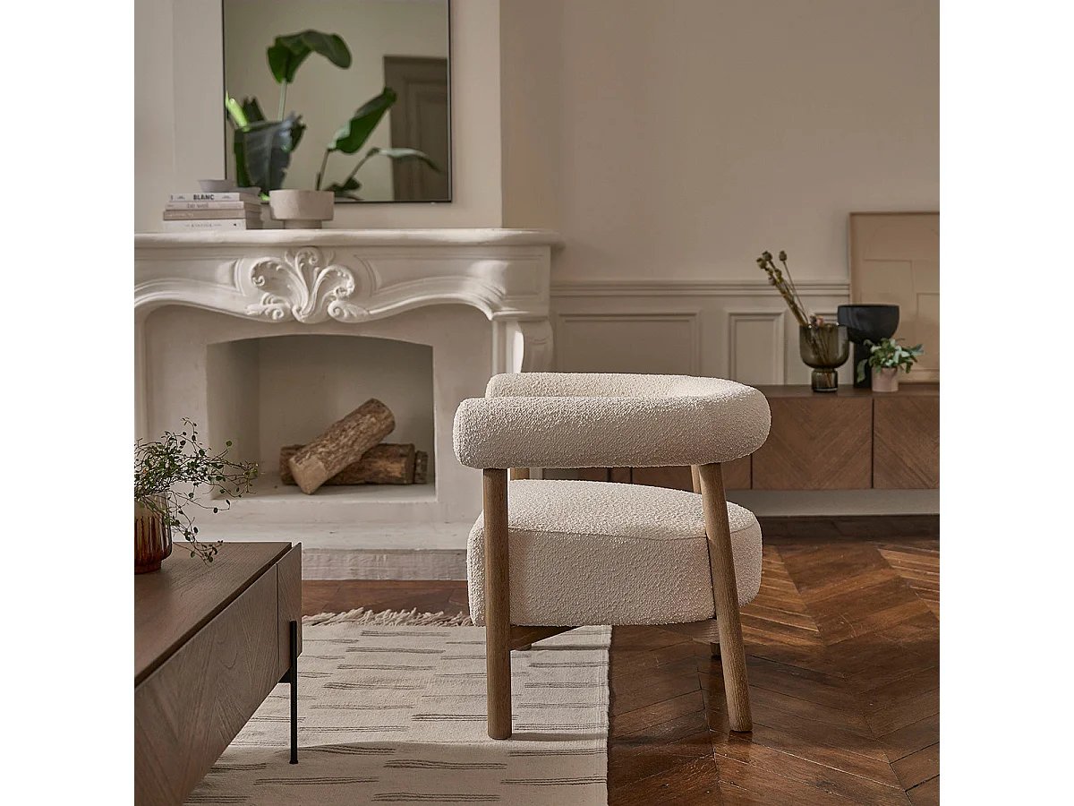 Fauteuil rond en chêne massif et tissu bouclette écrue