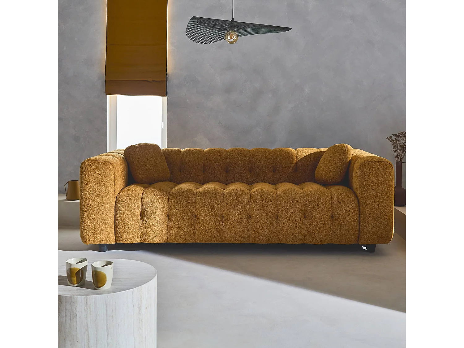 Canapé 3 places en bouclette texturée capitonné jaune moutarde - Structure bois d'eucalyptus et contreplaqué