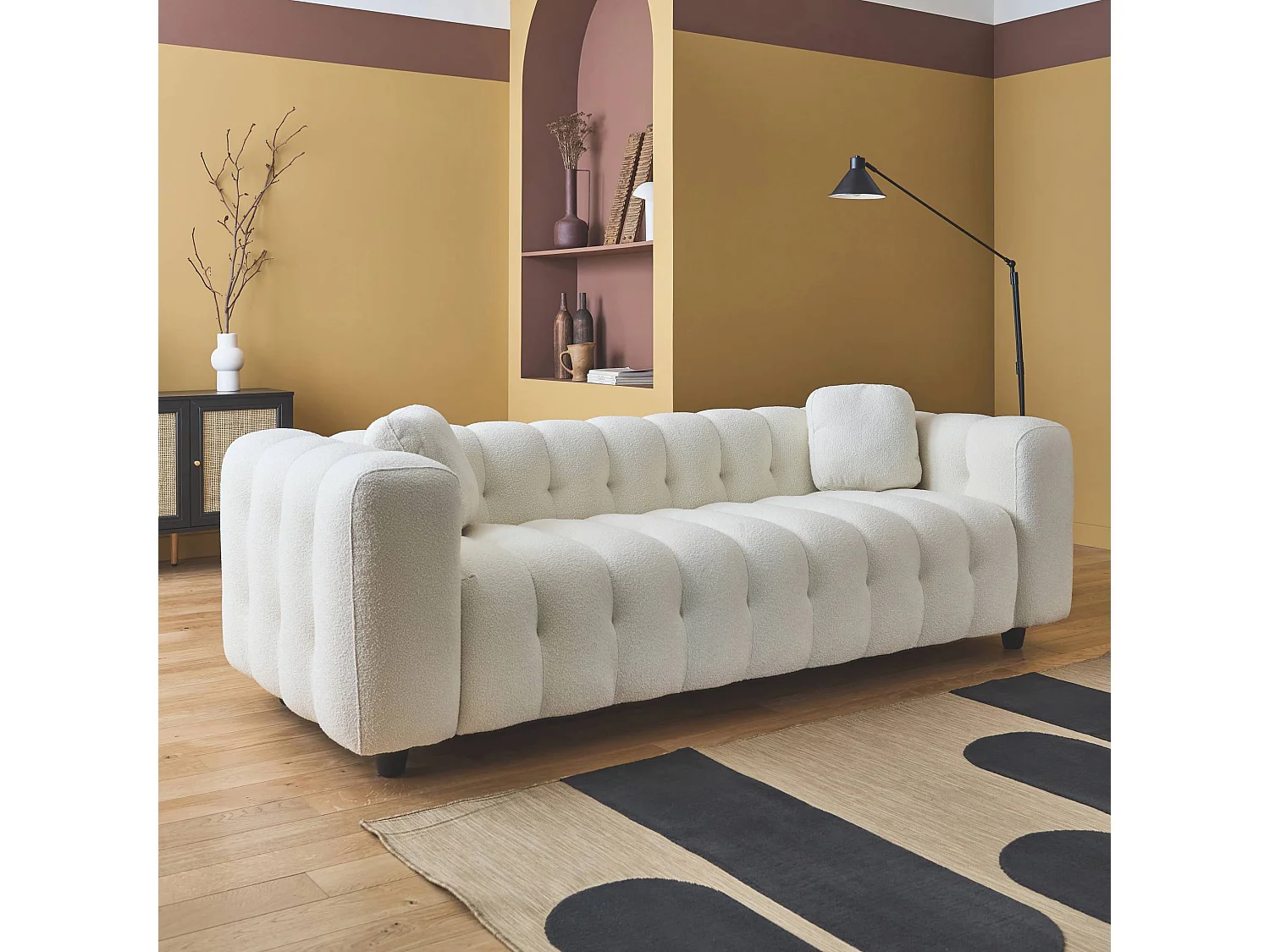 Sofá de 3 plazas, tapizado en tela borreguito texturizada crema