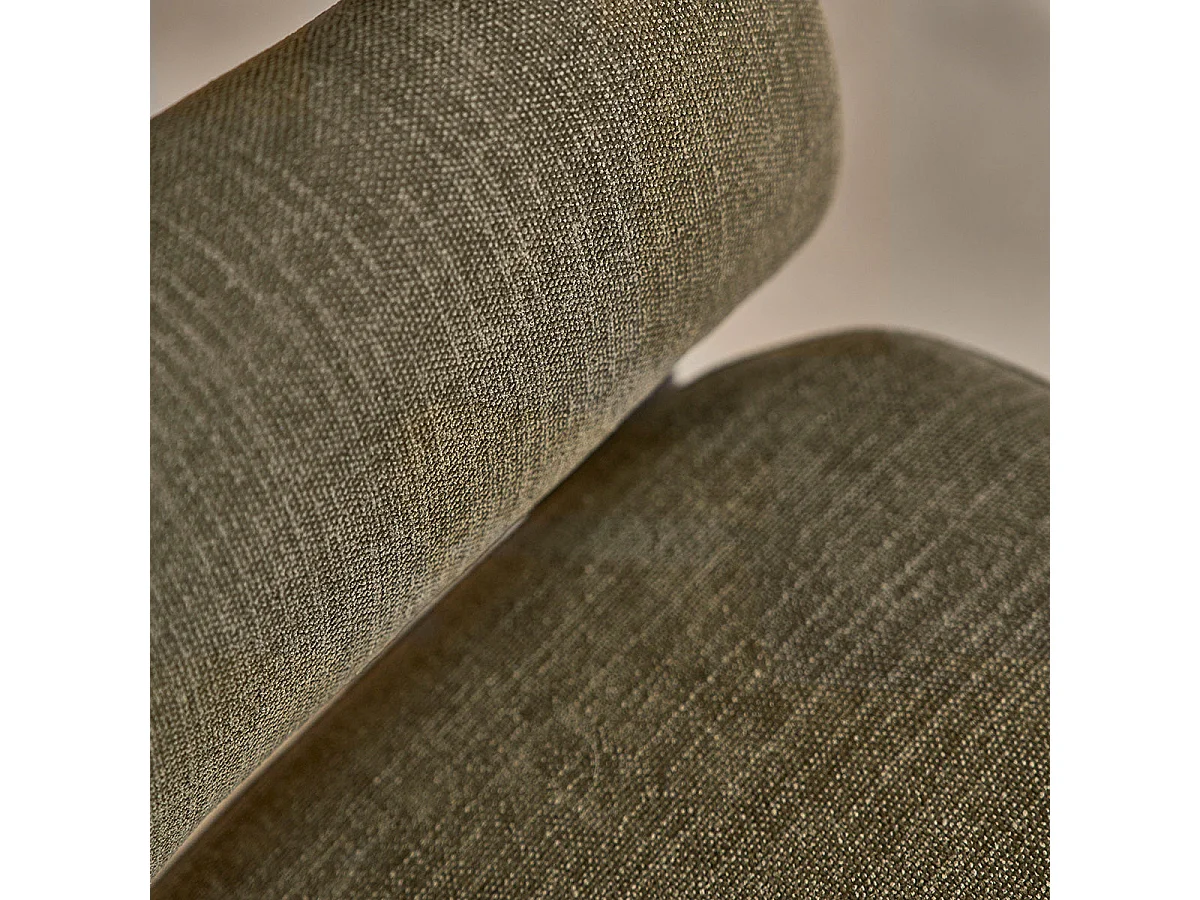 Poltrona in legno massello, finitura in noce, tessuto chenille kaki
