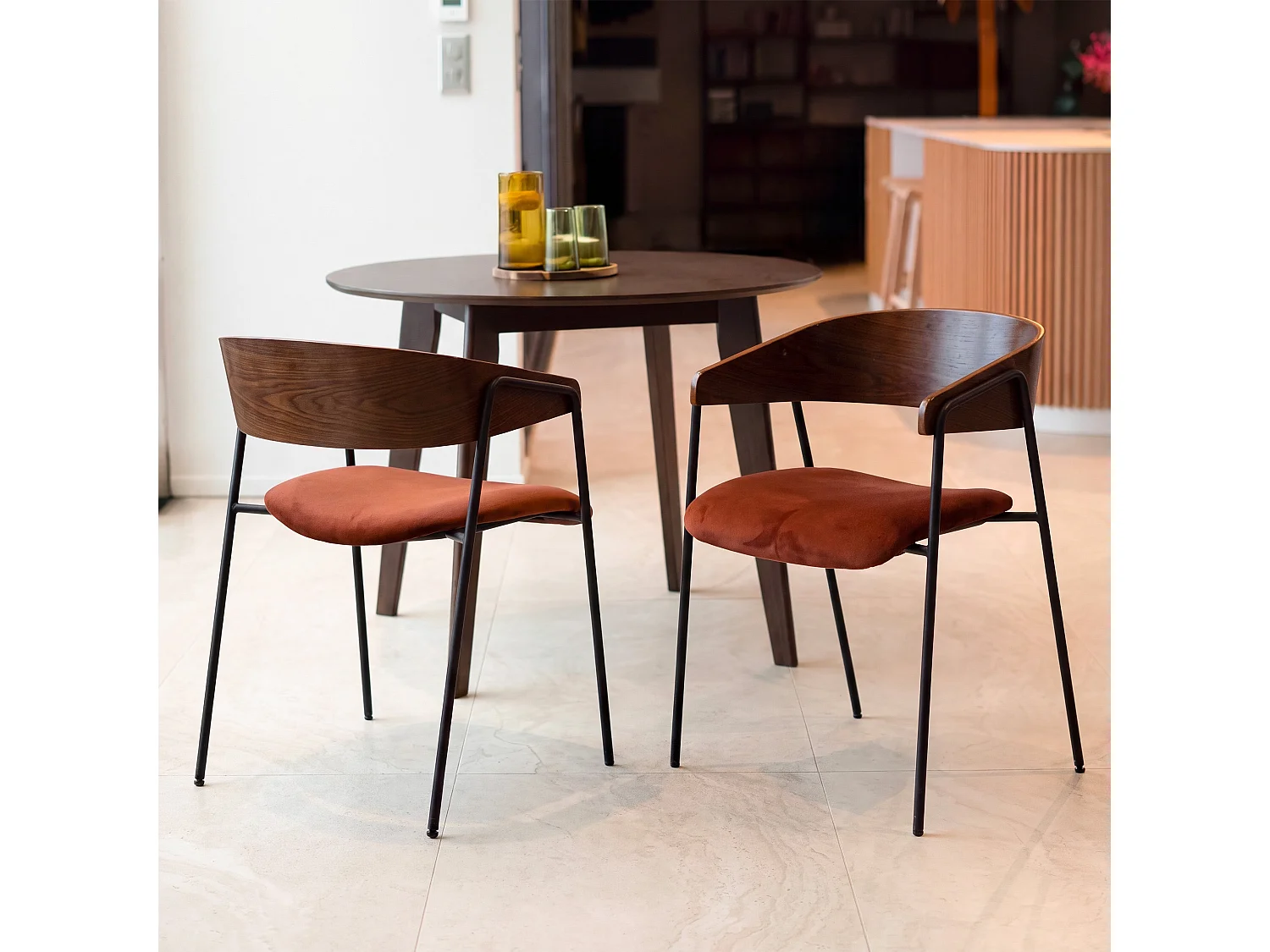 Lot de 2 chaises en velours terracotta et bois de noyer - Esmée