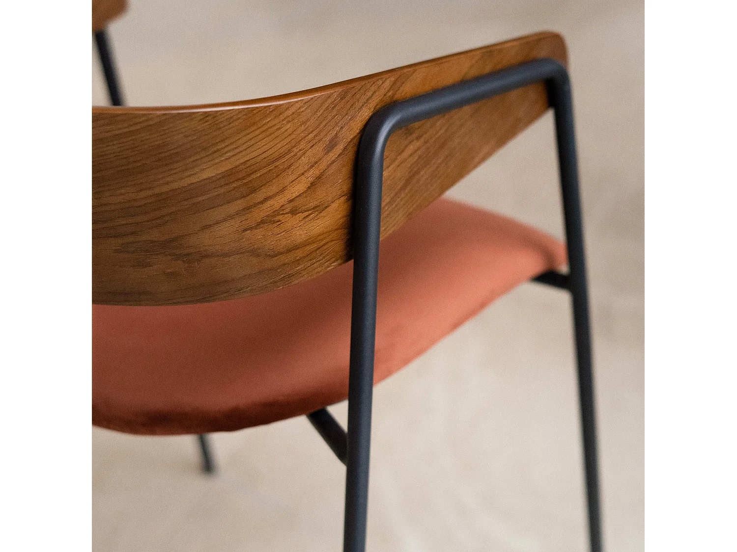 Lot de 2 chaises en velours terracotta et bois de noyer - Esmée