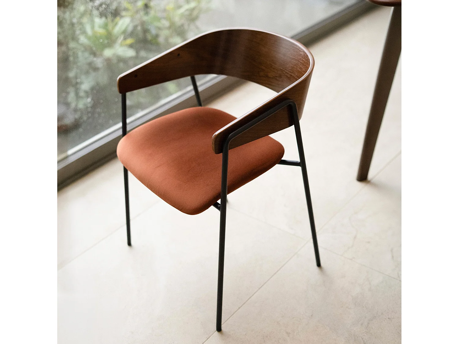Lot de 2 chaises en velours terracotta et bois de noyer - Esmée