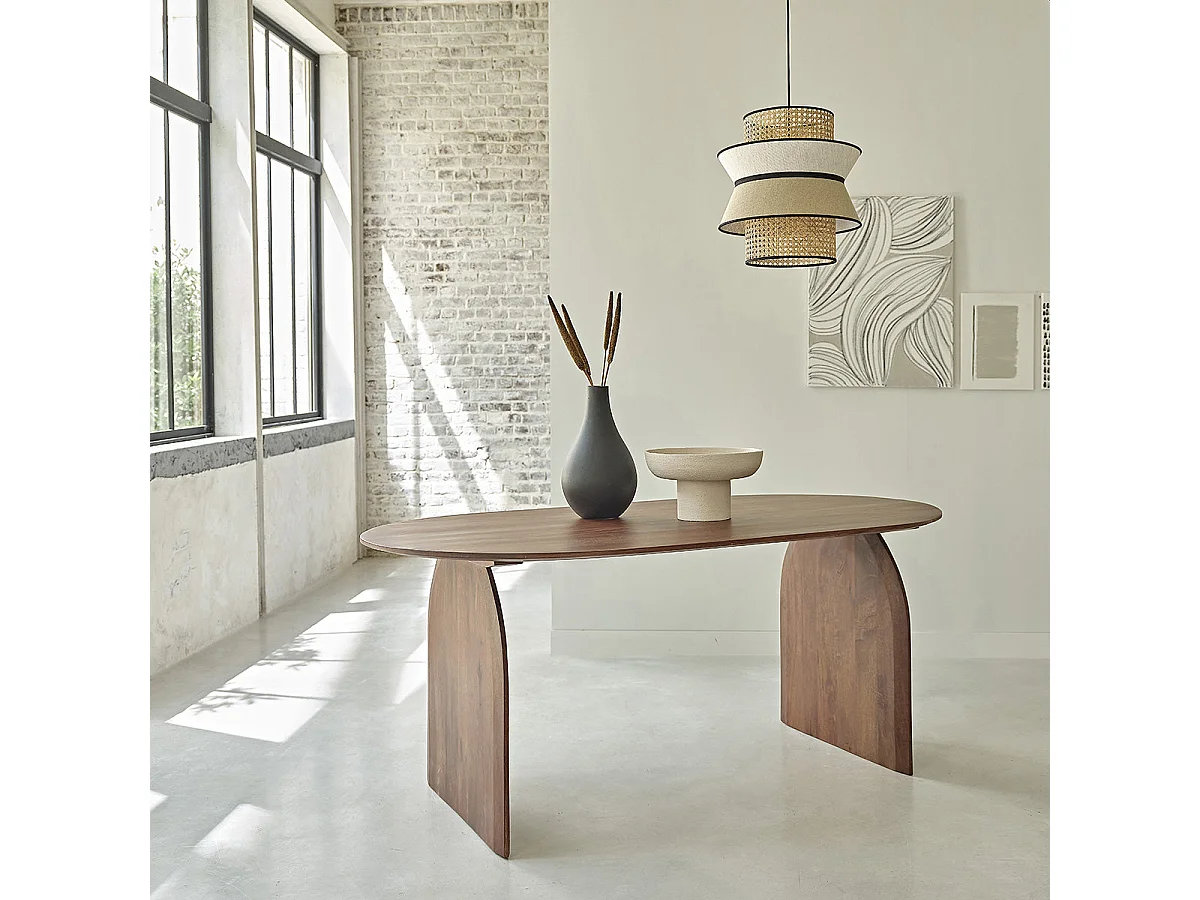 Table en manguier massif finition noyer 8 pers.