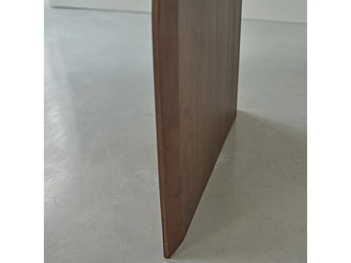 Table en manguier massif finition noyer 8 pers.