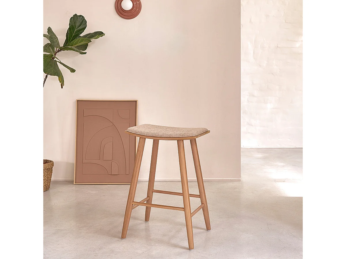 Lote de 2 taburetes de teca maciza y terciopelo color crudo 65 cm