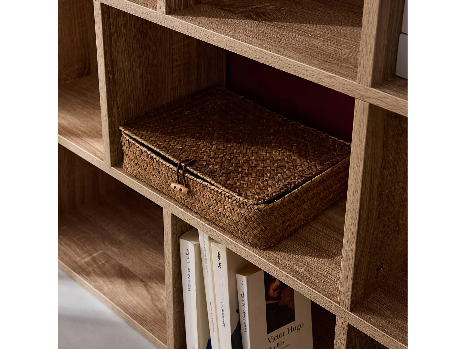 Bibliothèque design asymétrique naturelle. Pieter. 3 étagères. 12 compartiments de rangement