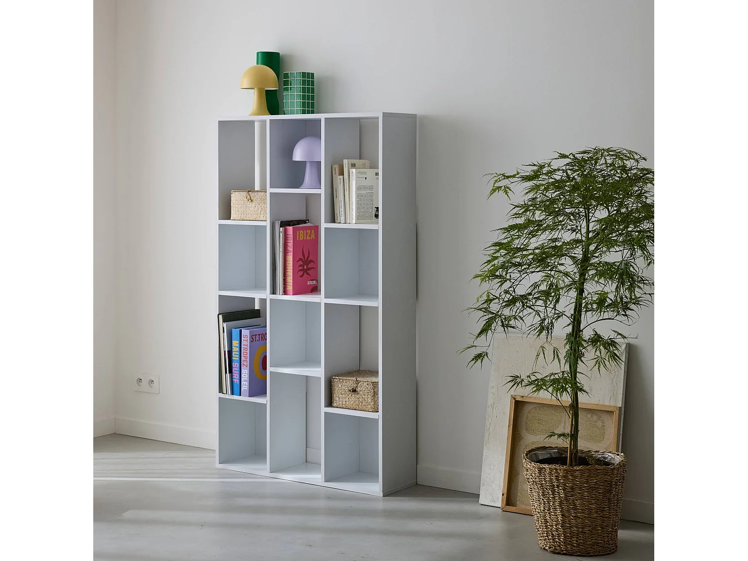 Bibliothèque design asymétrique blanche. Pieter. 3 étagères. 12 compartiments de rangement