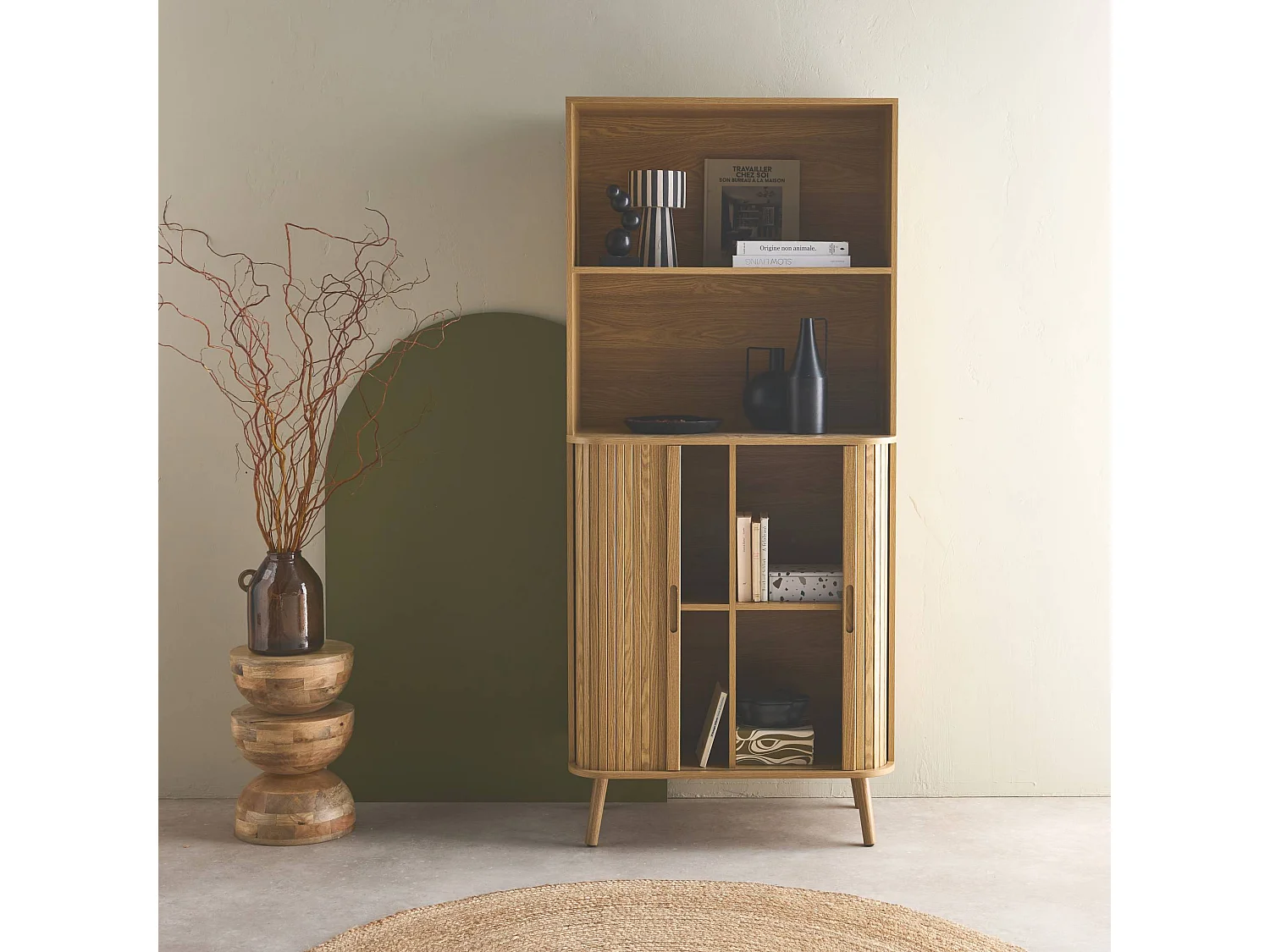 Etagère bibliothèque scandinave. 2 portes coulissantes. 4 niveaux. effet bois rainuré. L 80 x P 45 x H 180cm