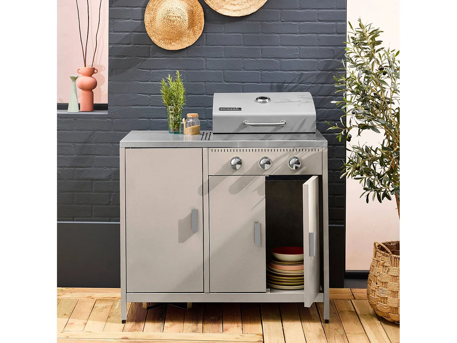 Barbecue gaz 3 brûleurs. beige. 3 portes et 2 espaces de rangement