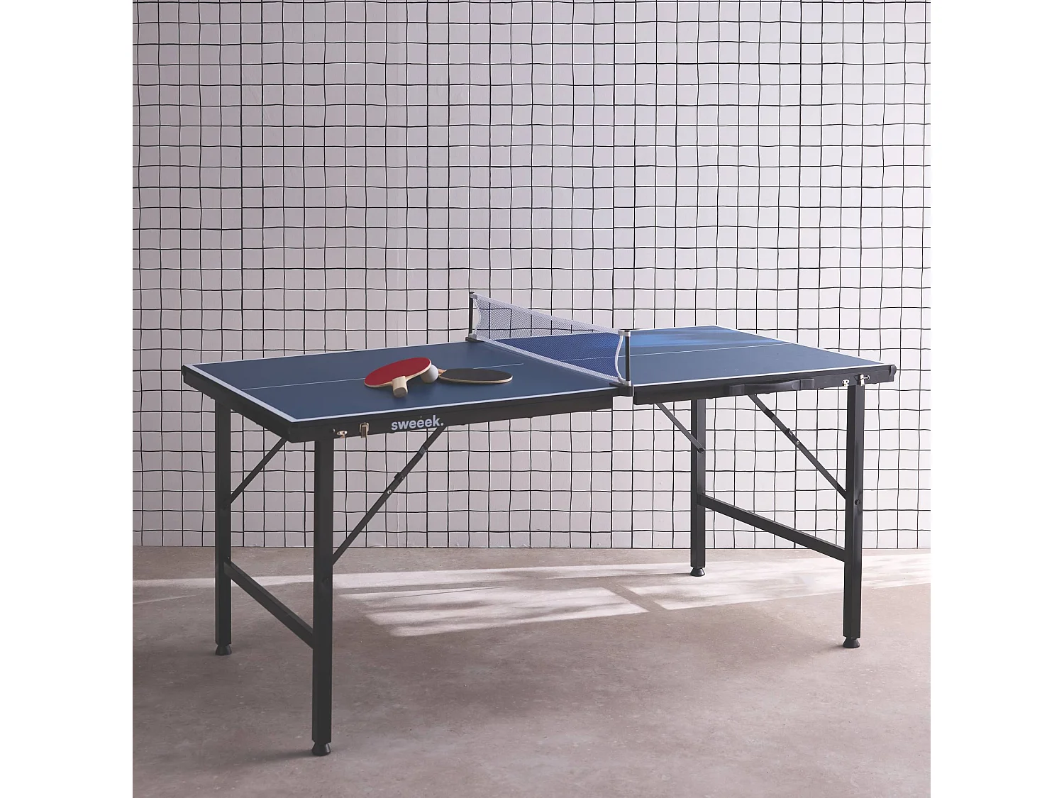 Mini table de ping pong 150x75cm - table pliable INDOOR bleue. avec 2 raquettes et 3 balles. valise de jeu pour utilisation intérieure. sport tennis de table
