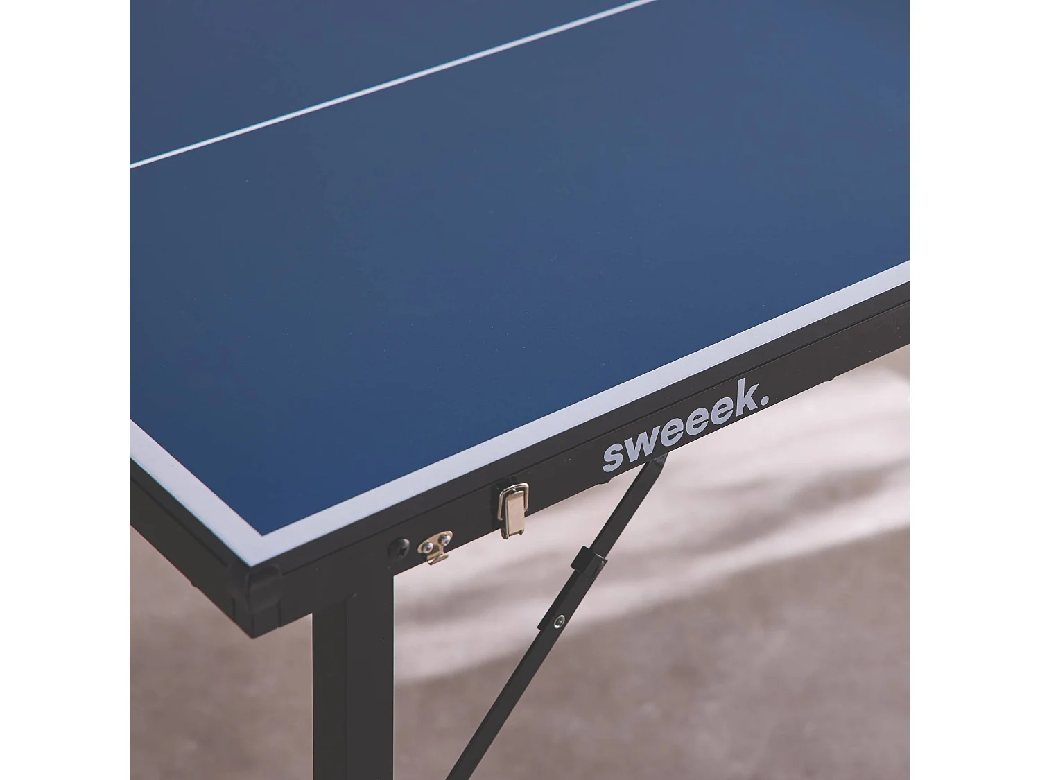 Mini table de ping pong 150x75cm - table pliable INDOOR bleue. avec 2 raquettes et 3 balles. valise de jeu pour utilisation intérieure. sport tennis de table