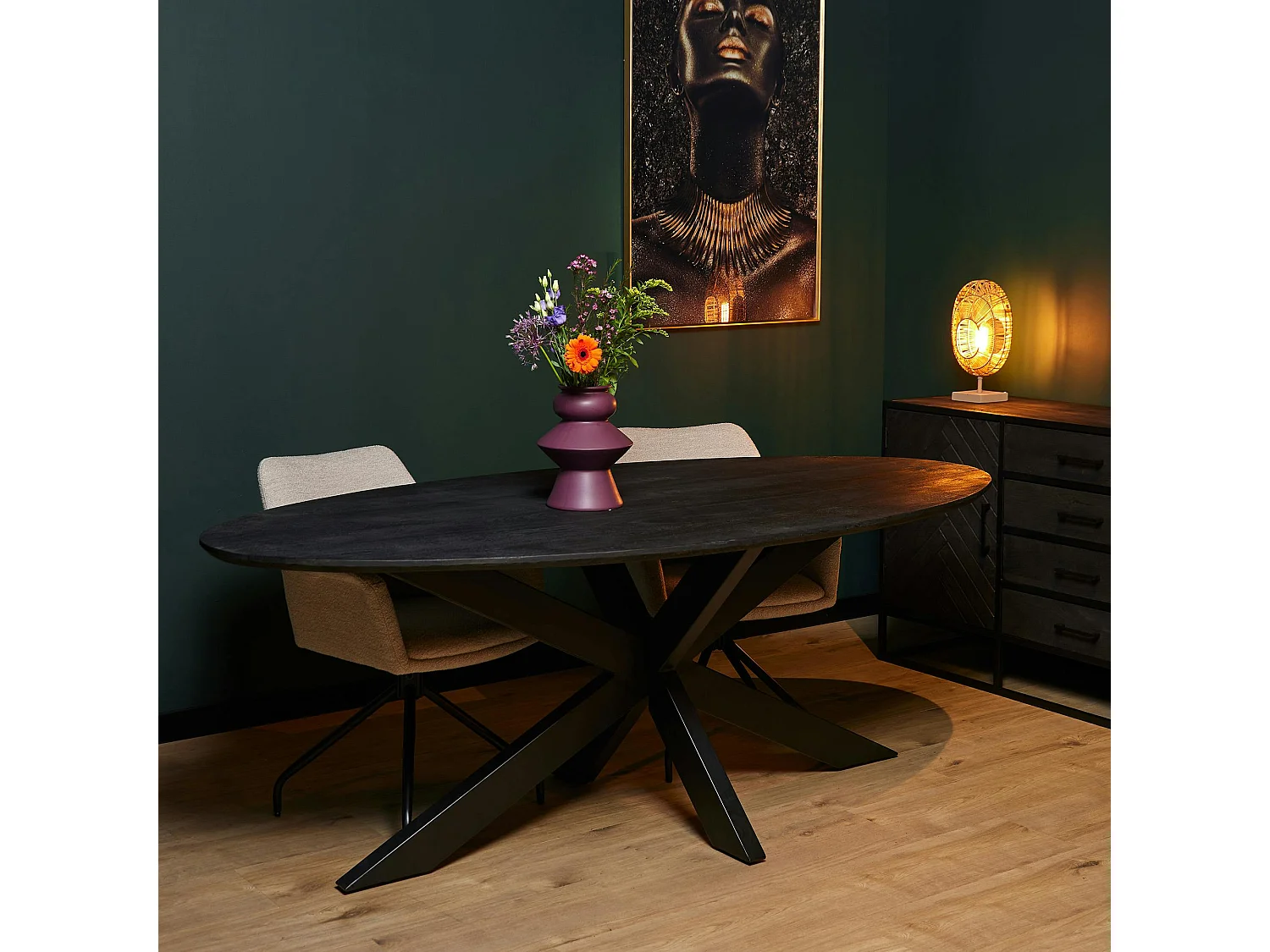 Table à manger ovale noire en bois de manguier 160 cm ALVERA