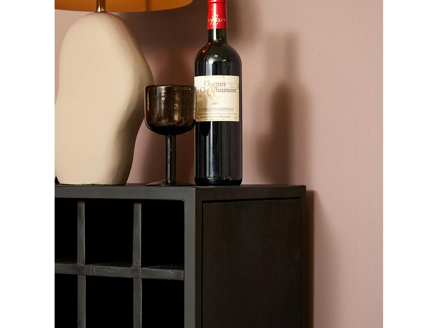 Minibar salon en bois noir pour 15 bouteilles ALVERA