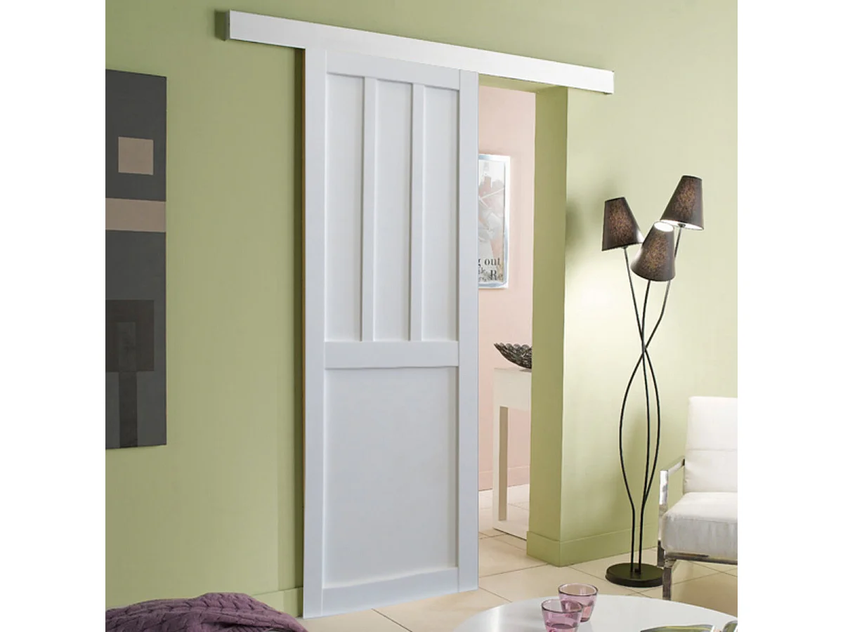 Porta scorrevole Officina 2 pannelli bianchi, larghezza 83 + rotaia a fascia bianca + 2 gusci installati