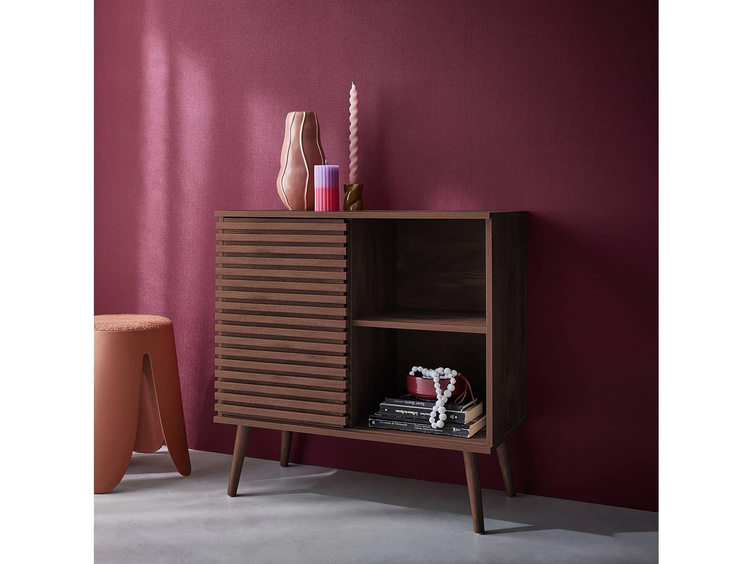 Buffet scandinave décor bois noyer. buffet haut. vaisselier. avec 1 porte coulissante rainurée et 2 étagères 80cm