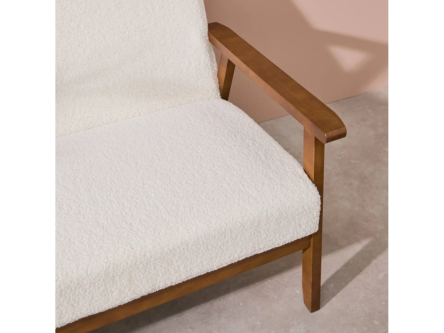 Canapé banquette 2 places et fauteuil tissu bouclette. pieds teinté noyer clair