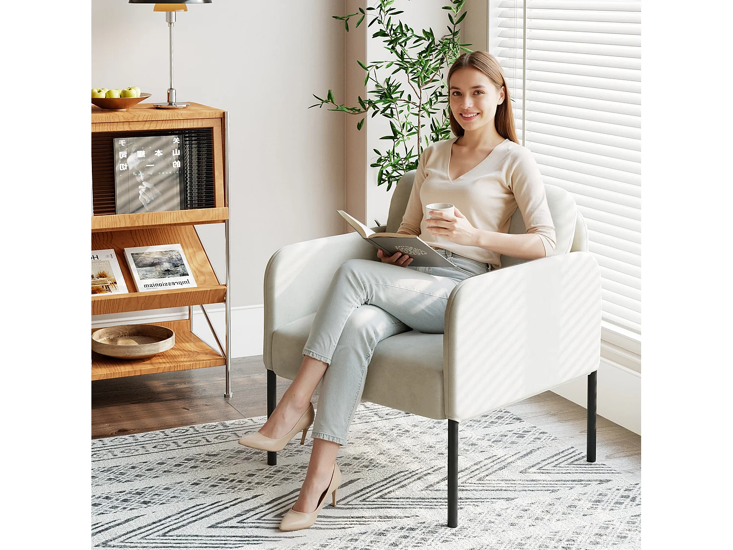 Un fauteuil au confort naturel, pensé pour le quotidien - Fauteuil avec dossier enveloppant et pieds en métal fin, Blanc