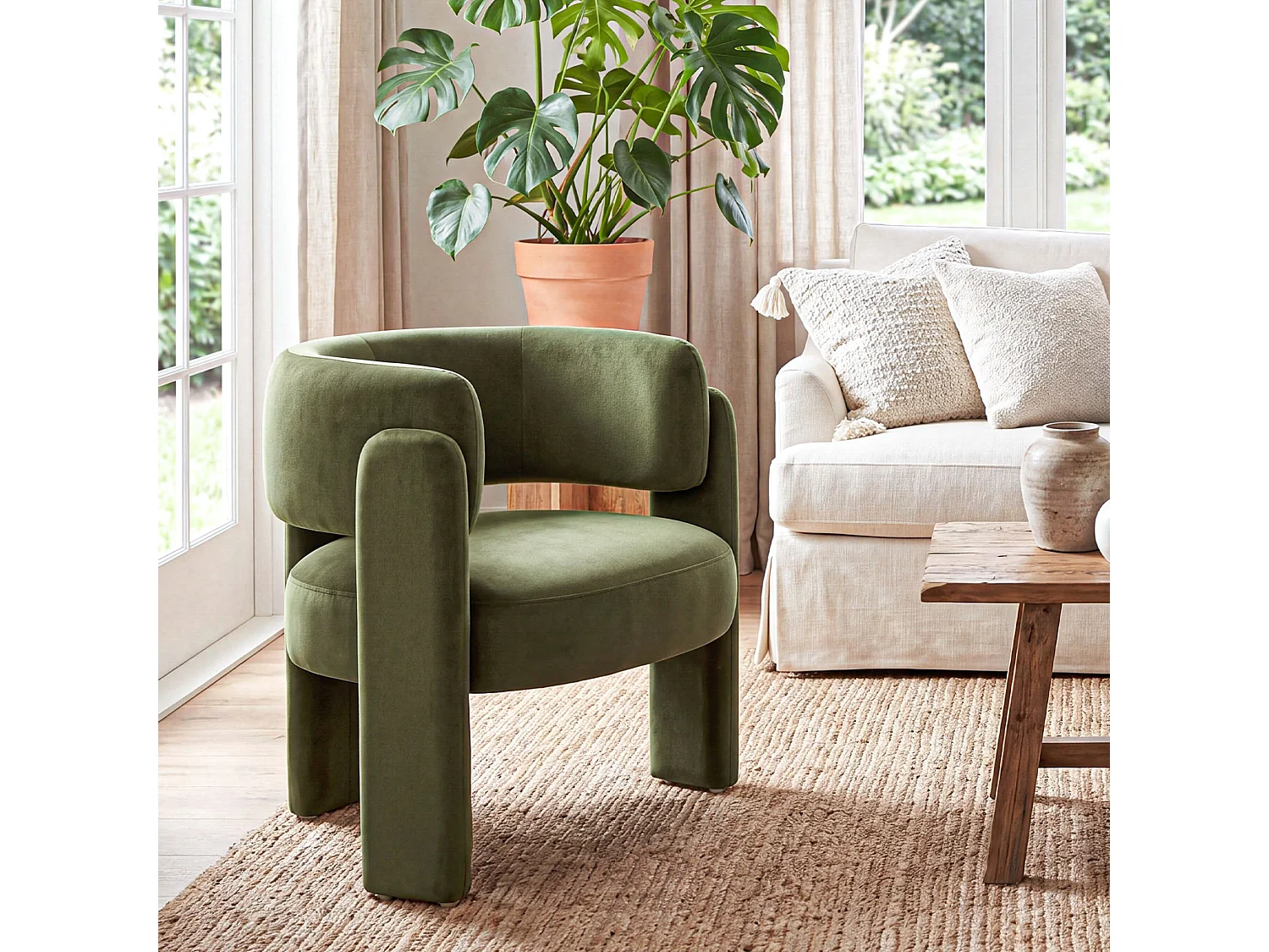 Modern barrel chair in solid wood, high-density foam, hypoallergenic fabric – Green