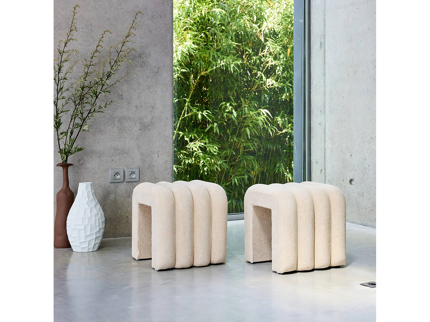 Set de 2 poufs contemporains en tissu beige