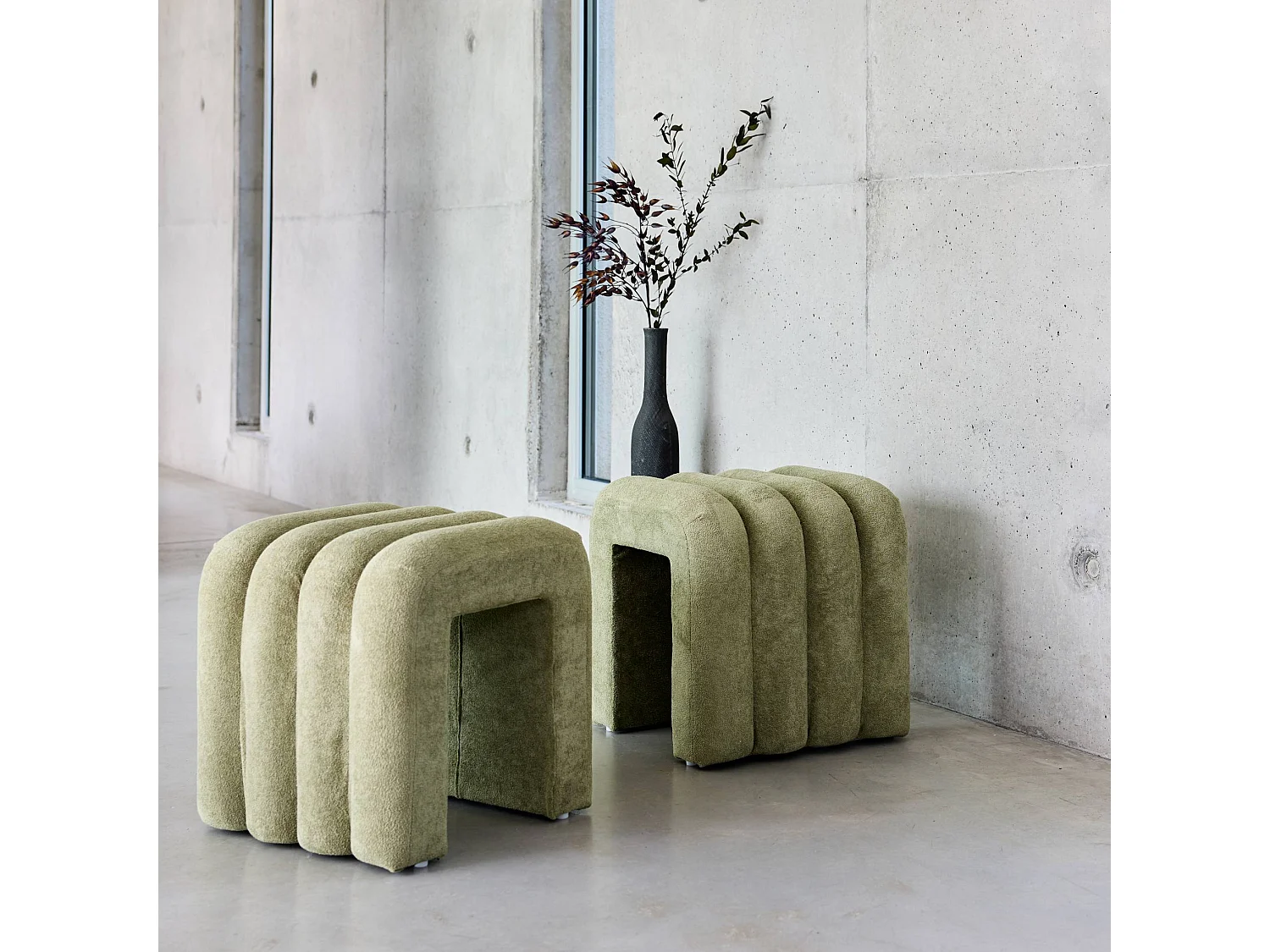 Set de 2 poufs contemporains en tissu vvert