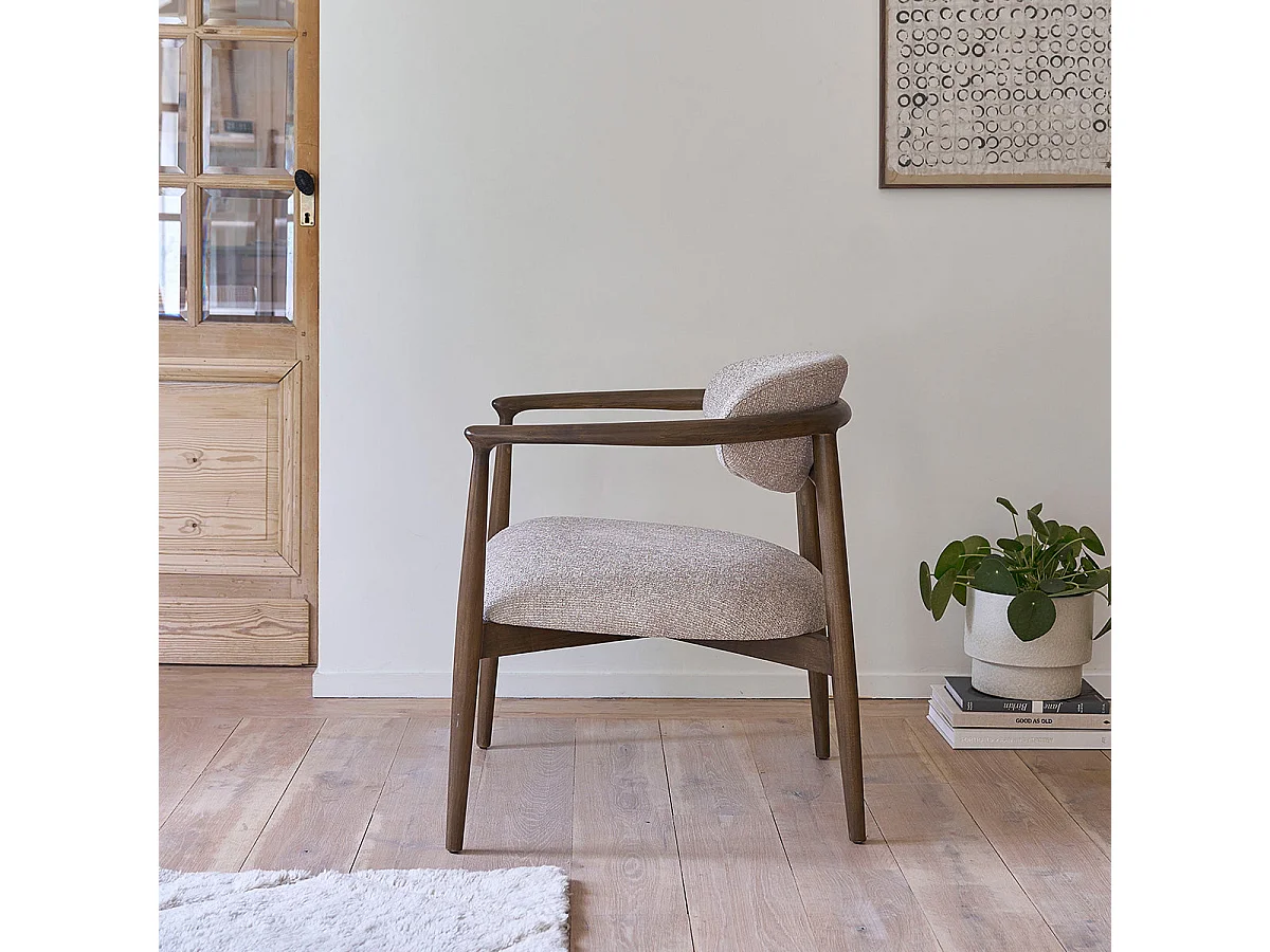 Fauteuil en bois massif et tissu texturé beige chiné