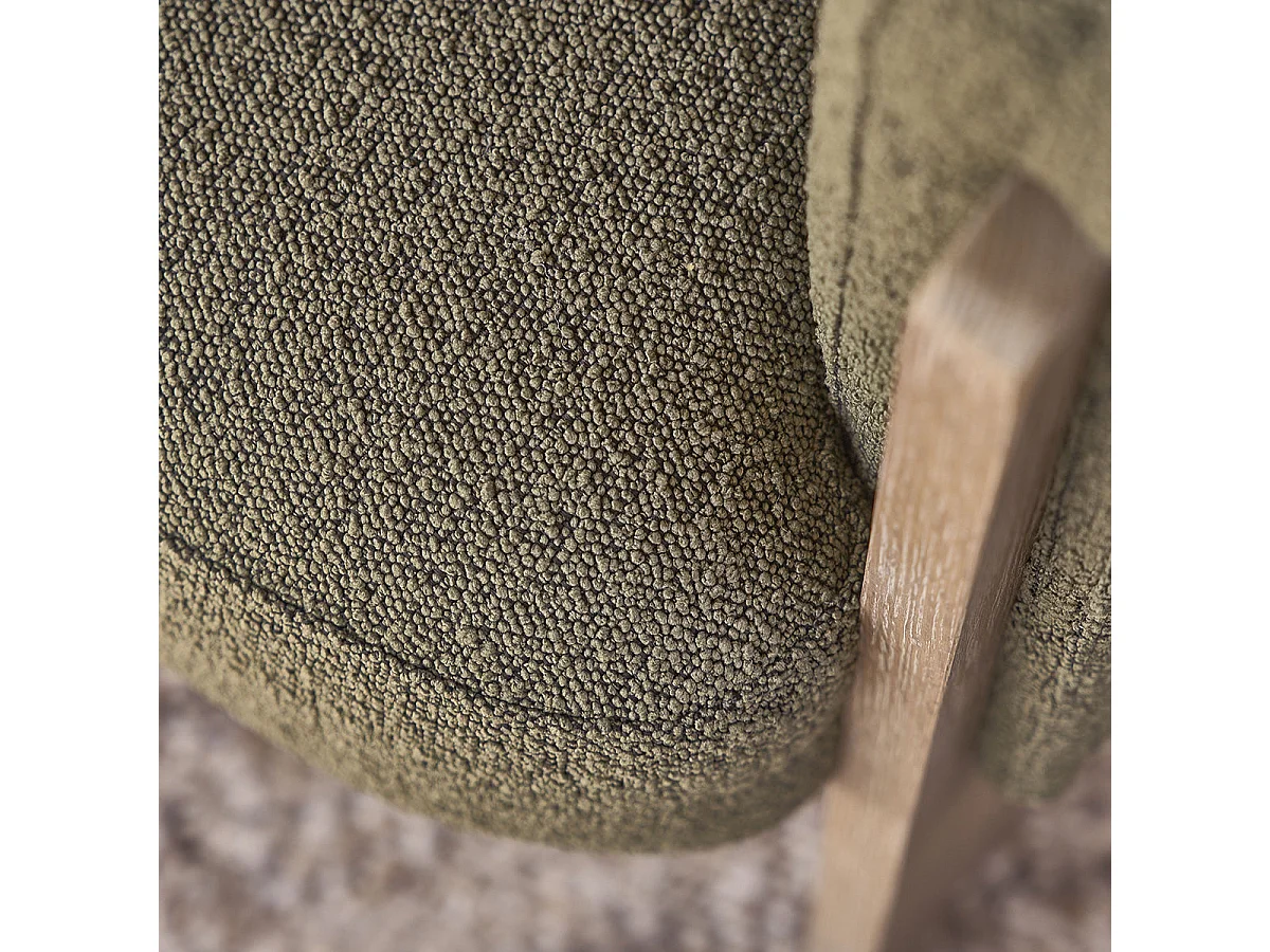 Poltrona in rovere massello e tessuto bouclé kaki