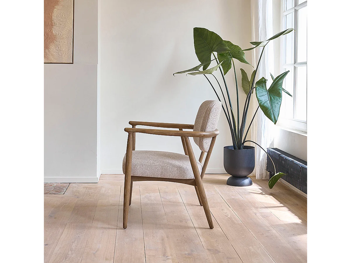 Poltrona in legno di quercia con tessuto beige screziato