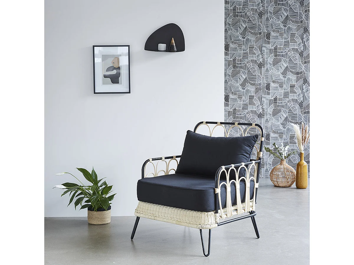 Sillón de ratán y metal negro