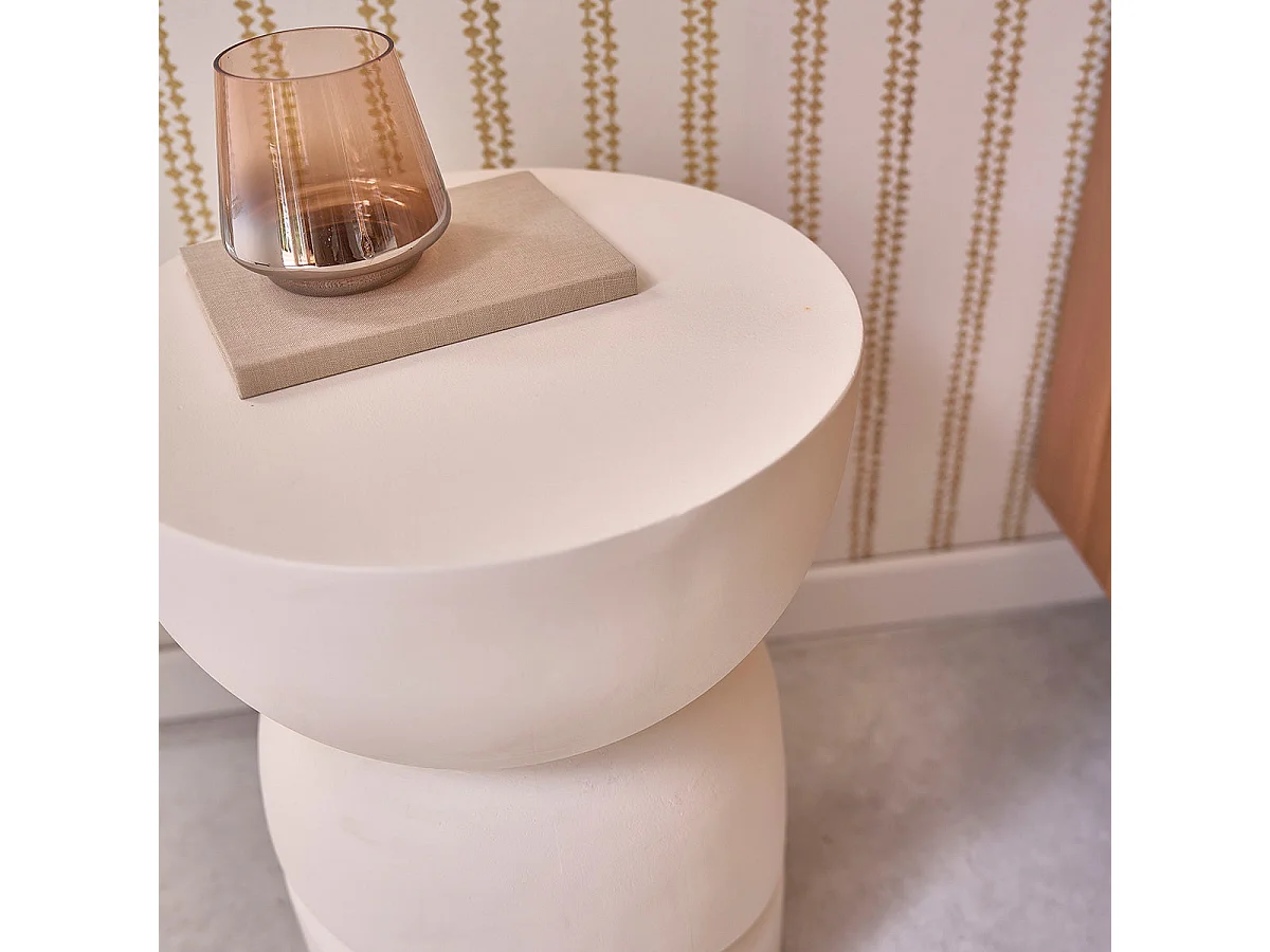 Tavolino d'appoggio in mango massello con effetto cemento