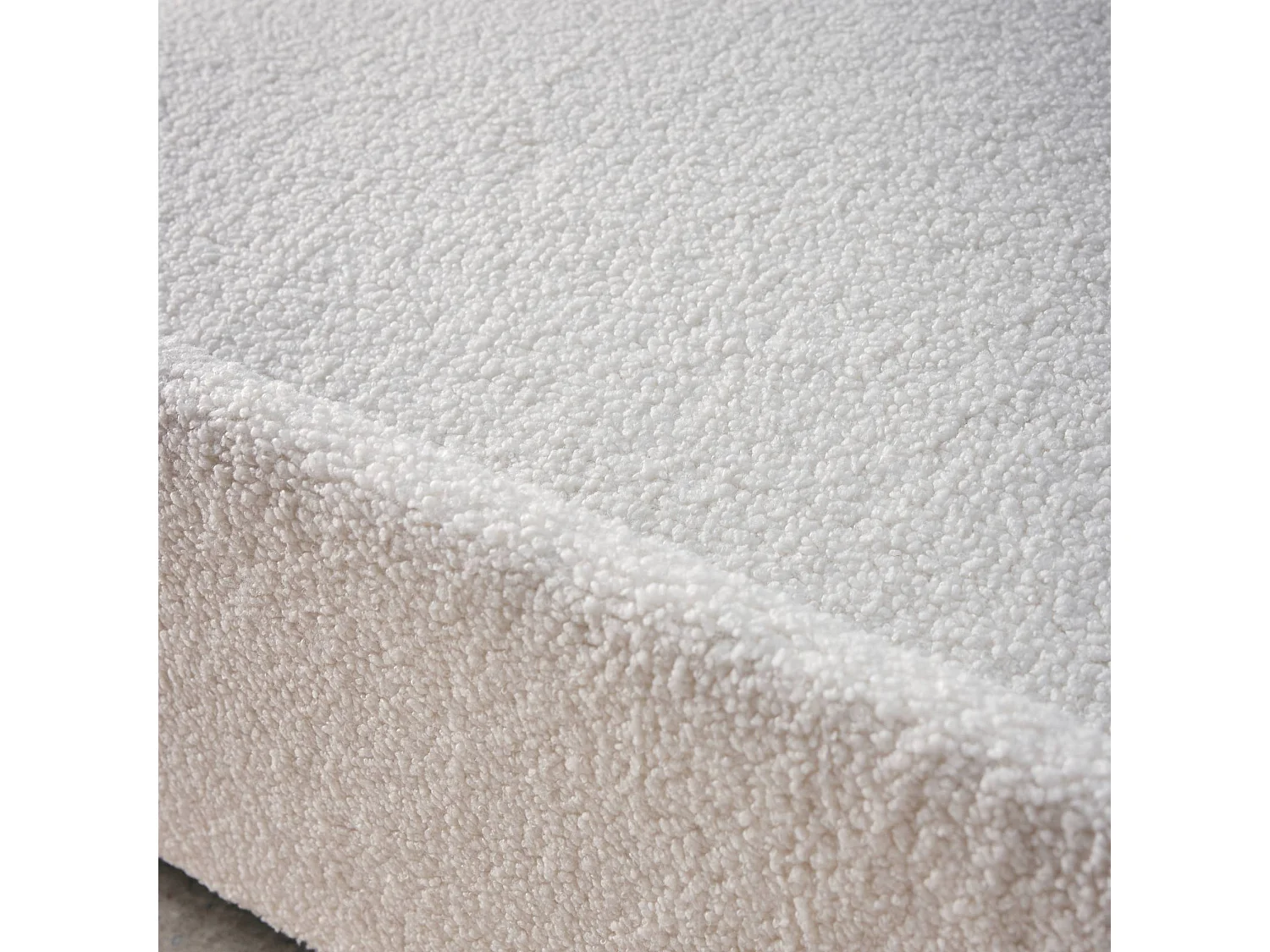 Divano letto arrotondato in tessuto bouclé, 2 posti, crema