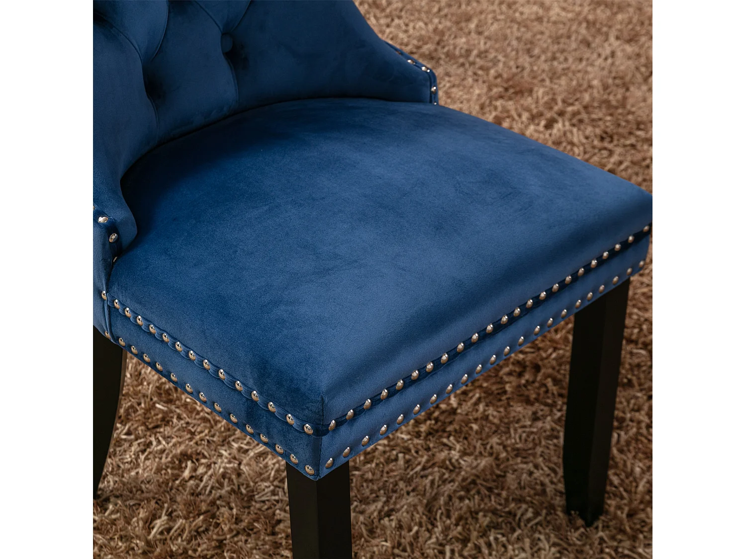 Set van 2 fluwelen stoelen - Houten poten en decoratieve nagels - Blauw