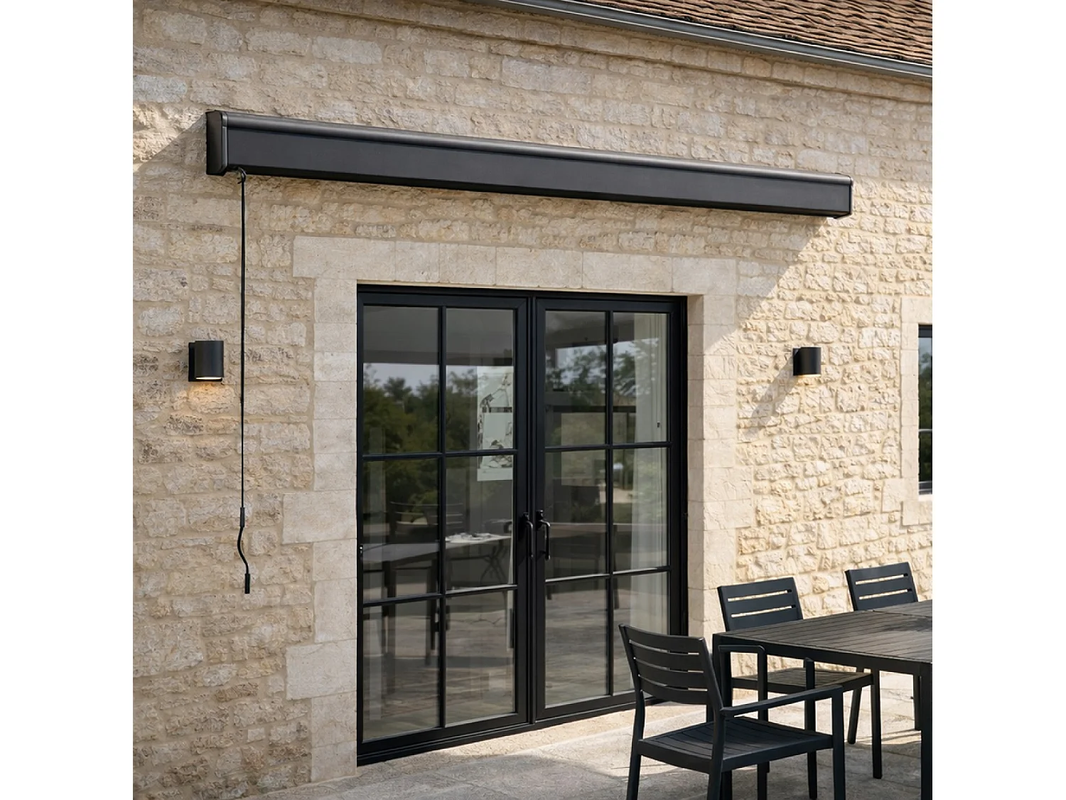 Store banne motorisé 3,95 x 3 m en aluminium avec toile gris LOZIO