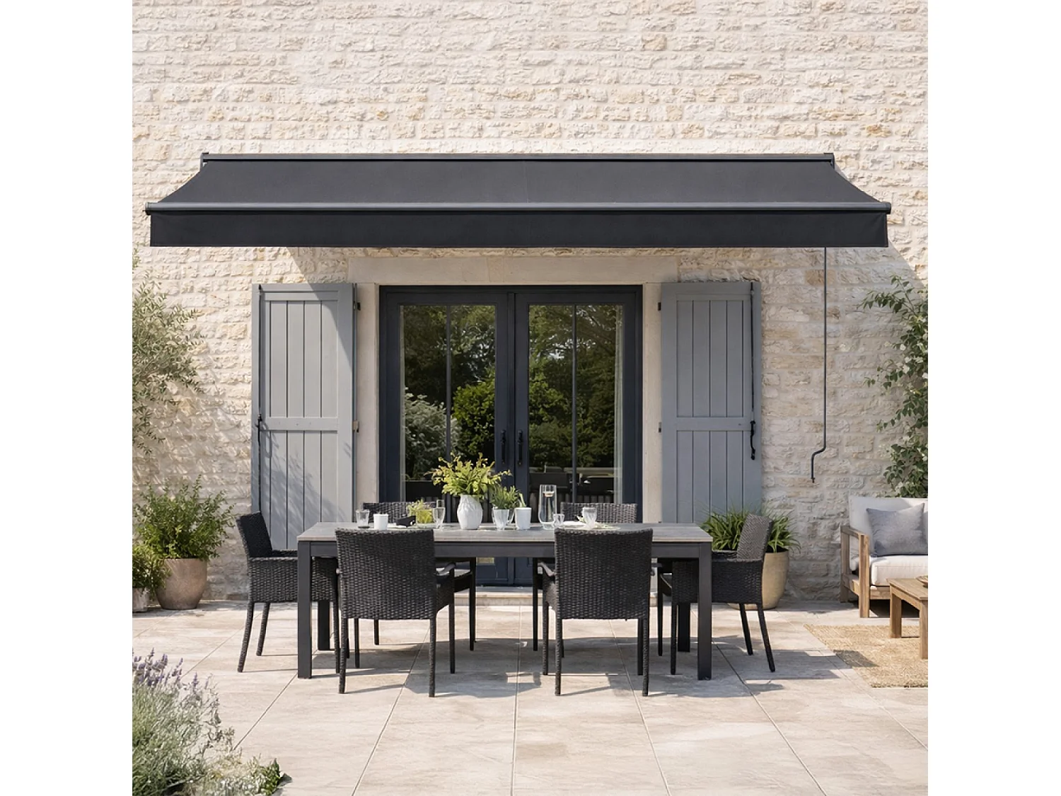 Store banne motorisé 295 x 25 m en aluminium avec toile gris LOZIO