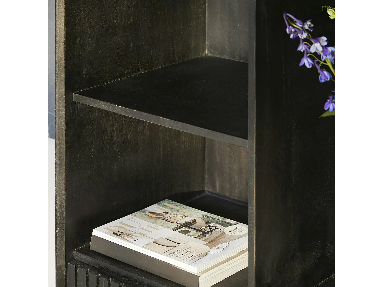 Bibliothèque étagère bois noir 6 portes rainurées CORTINA