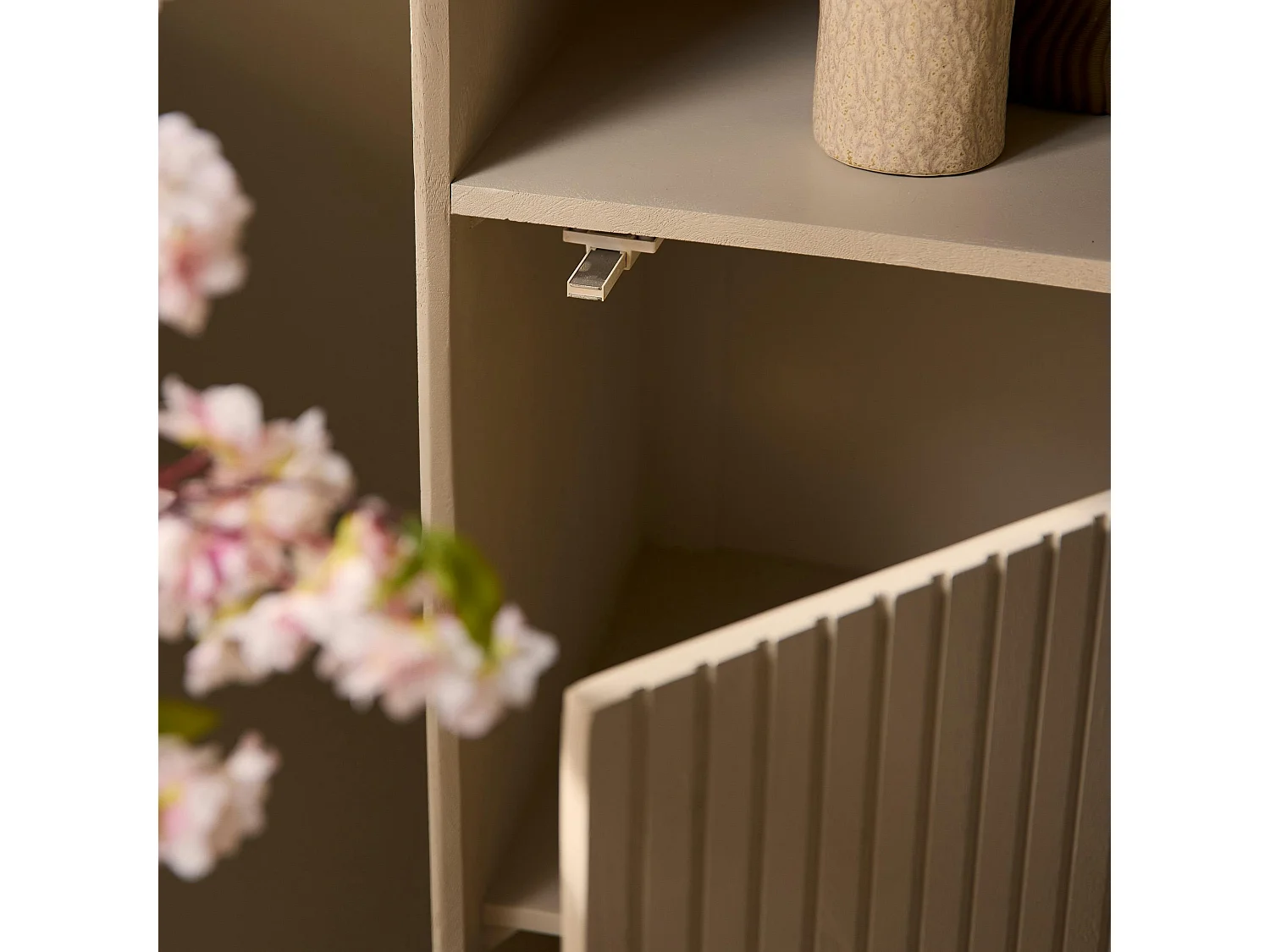 Colonne salon bois beige 1 porte rainurée CORTINA